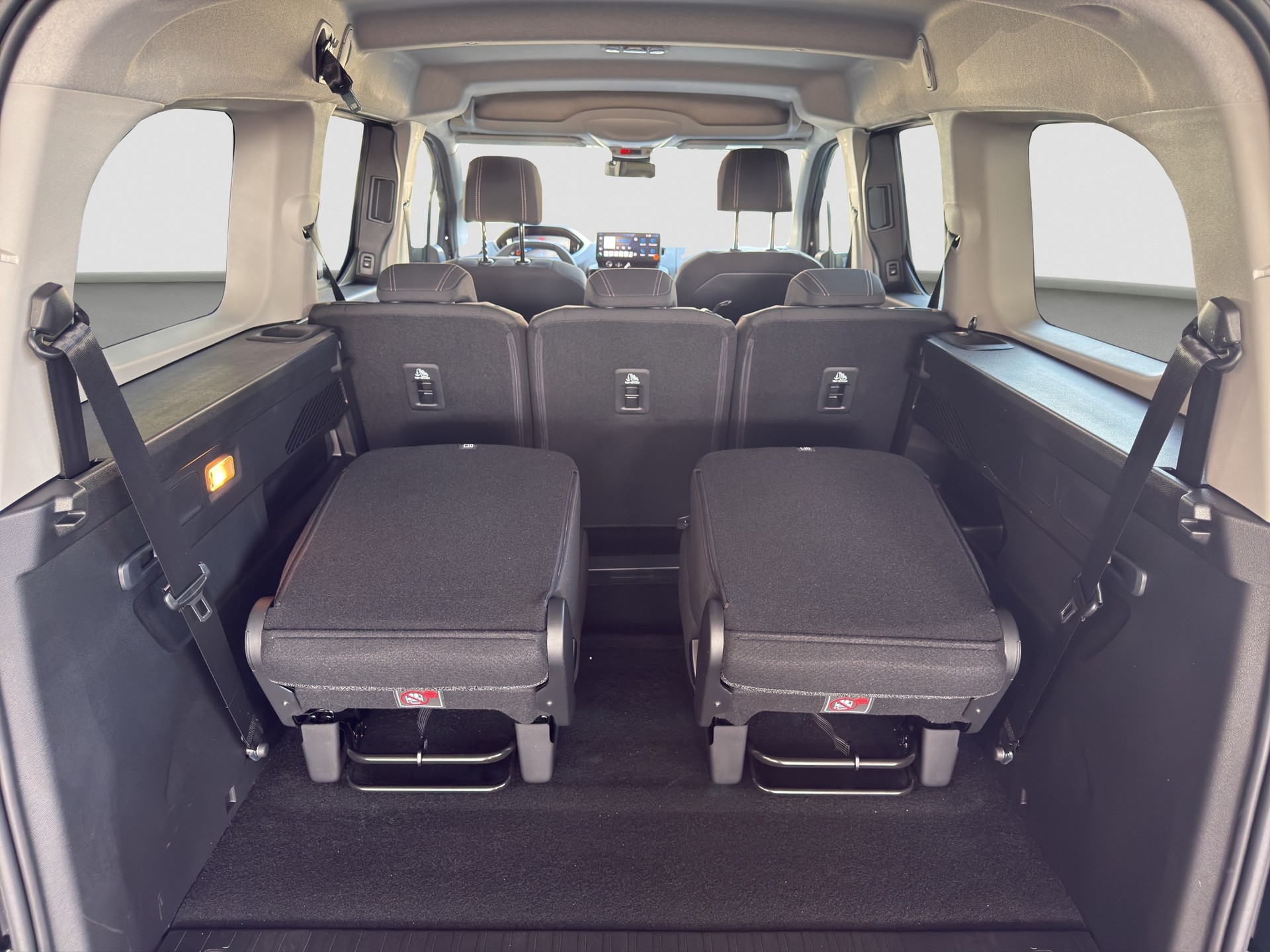 PEUGEOT Rifter Long 1.5 BlueHDi 130 Family Edition-image-15