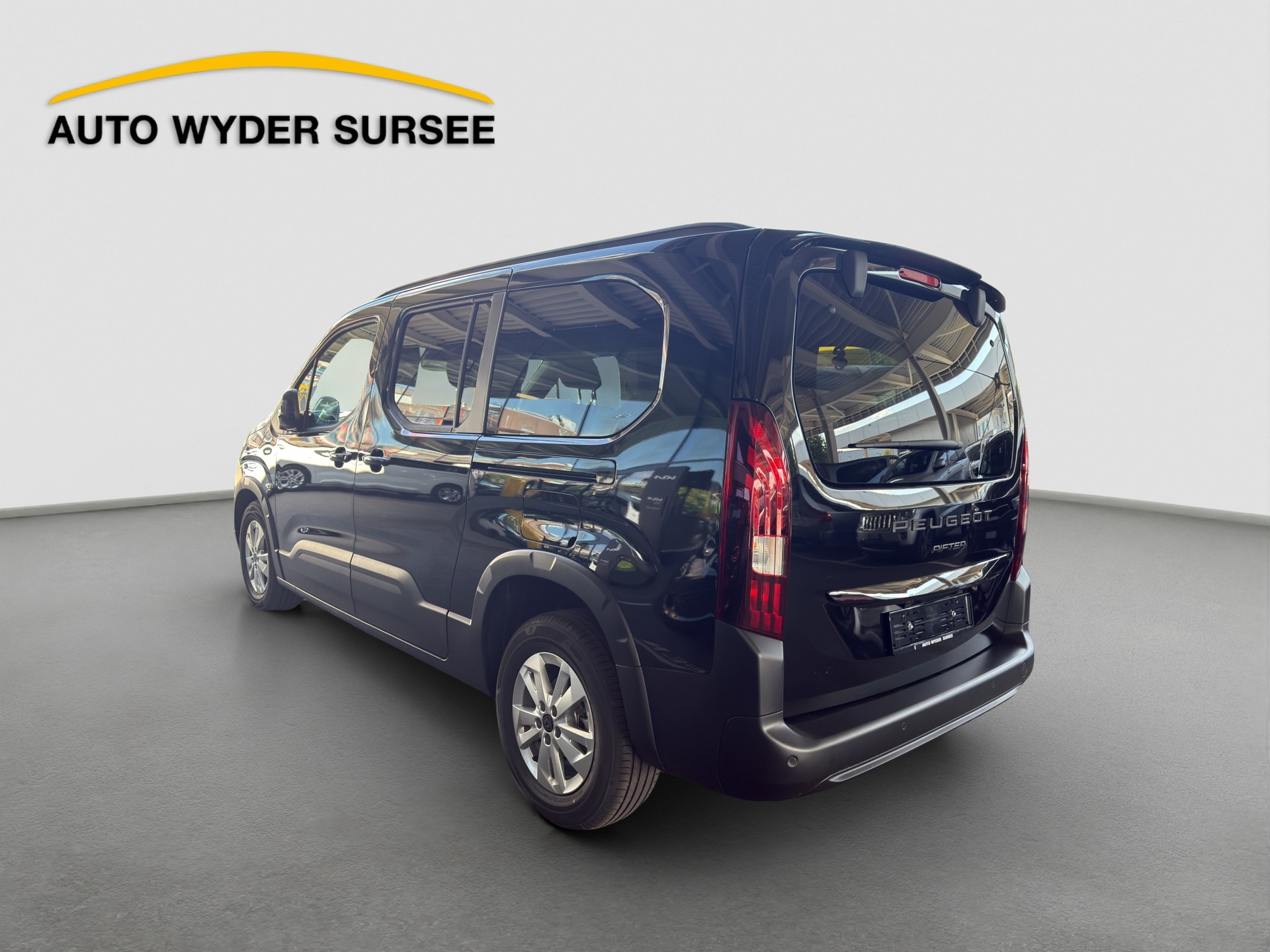 PEUGEOT Rifter Long 1.5 BlueHDi 130 Family Edition-image-3