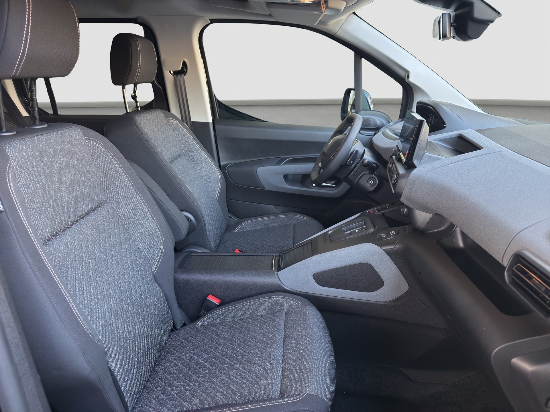 PEUGEOT Rifter Long 1.5 BlueHDi 130 Family Edition-image-9