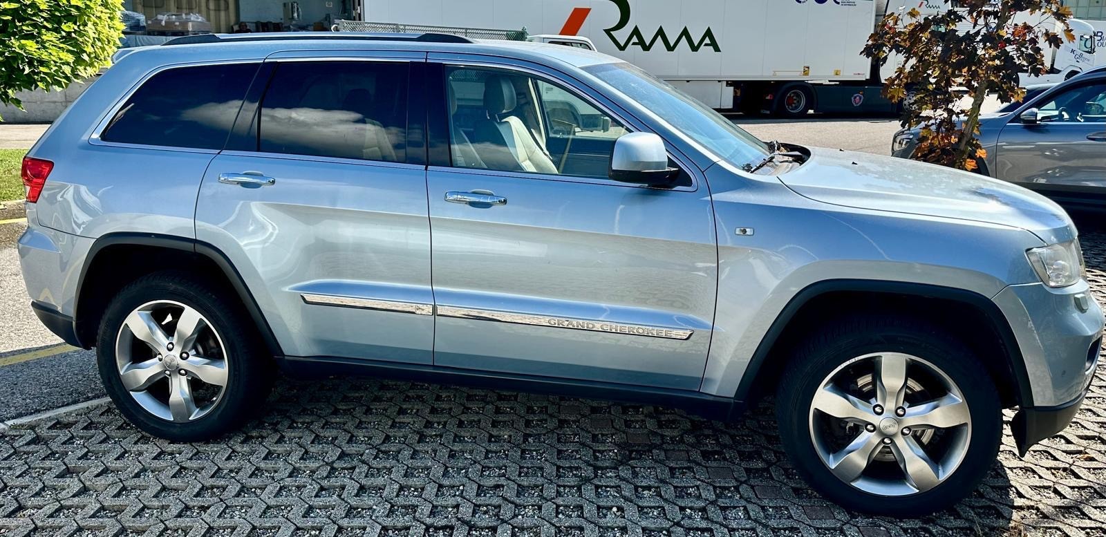 JEEP Grand Cherokee 3.0 CRD Overland Automatic-image-2