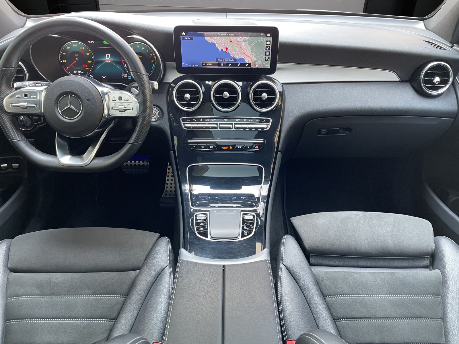 MERCEDES-BENZ GLC 300 e AMG Line Plus 4Matic 9G-Tronic-image-12
