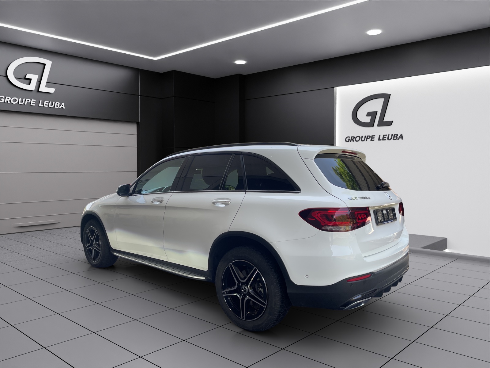 MERCEDES-BENZ GLC 300 e AMG Line Plus 4Matic 9G-Tronic-image-3