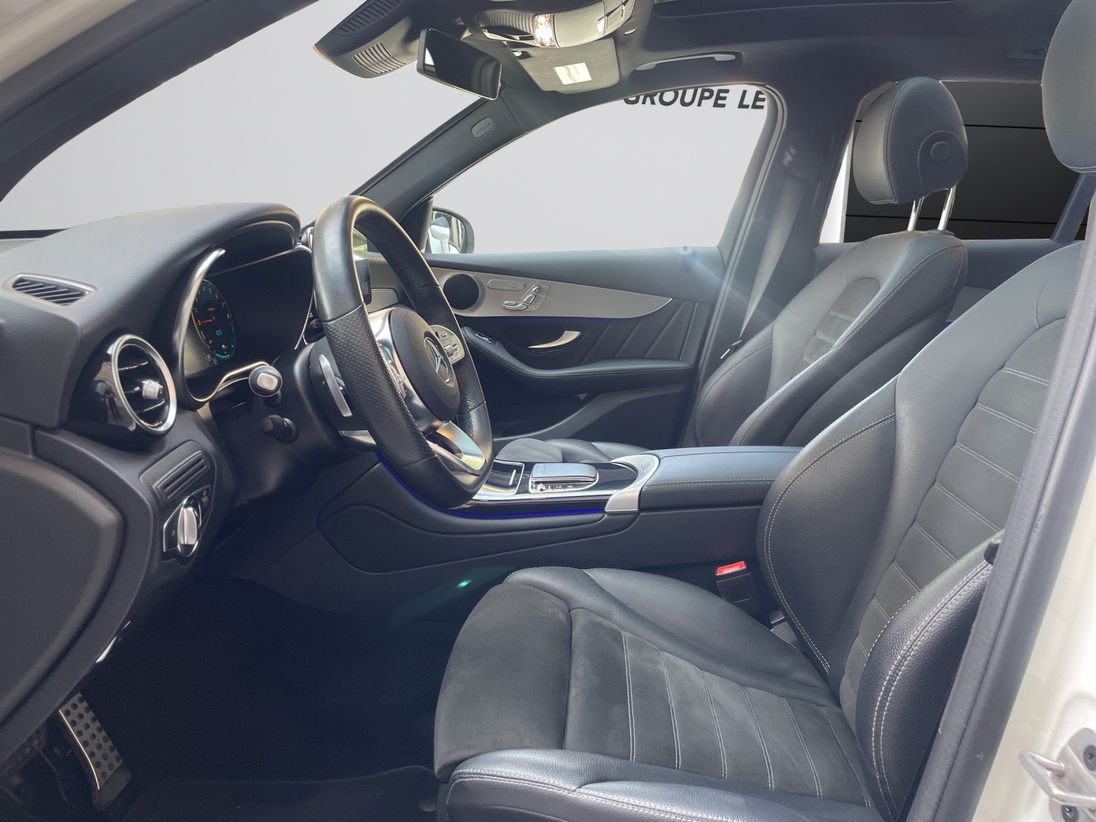 MERCEDES-BENZ GLC 300 e AMG Line Plus 4Matic 9G-Tronic-image-8