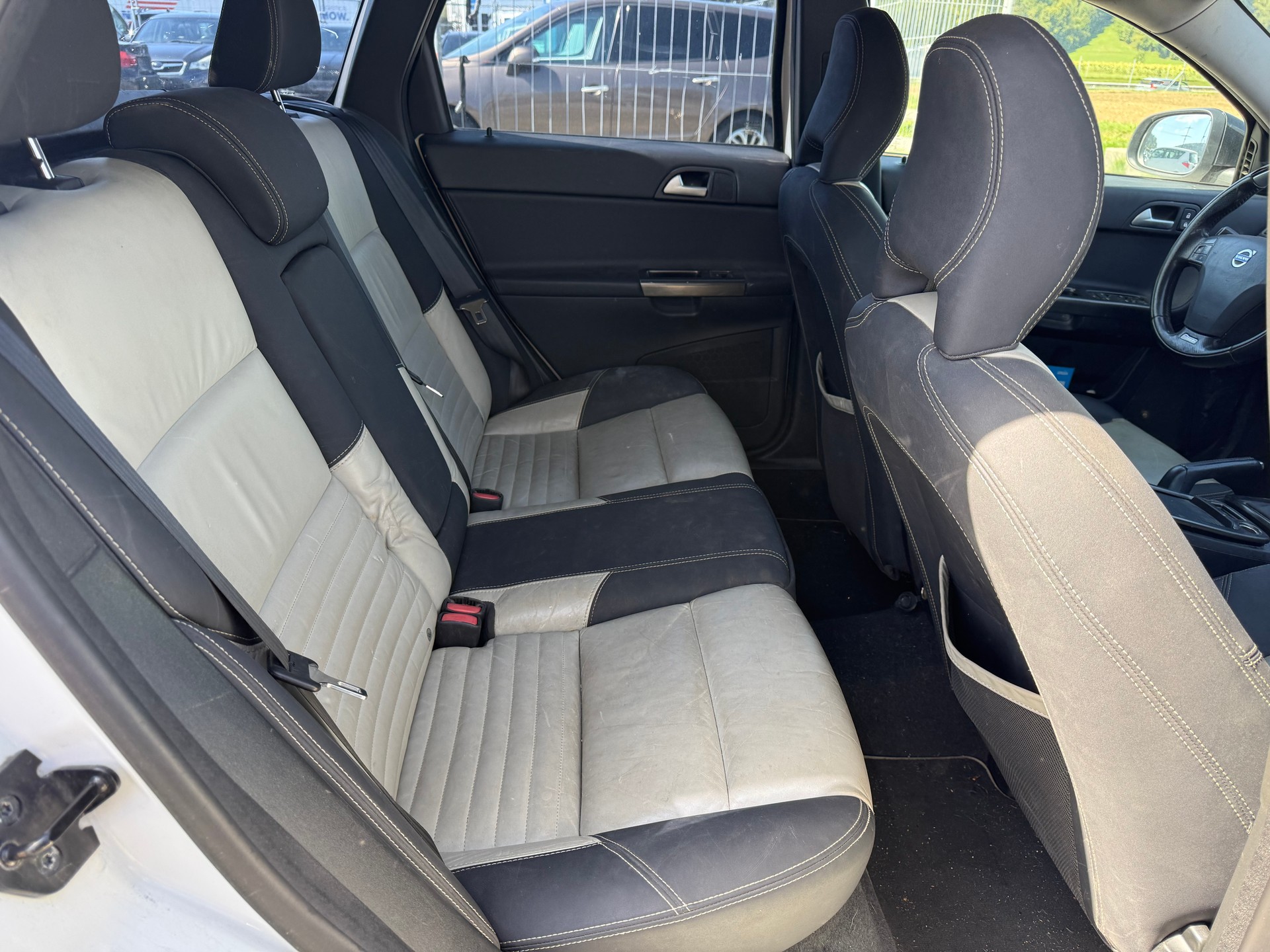 VOLVO V50 D3 R-Design-image-11