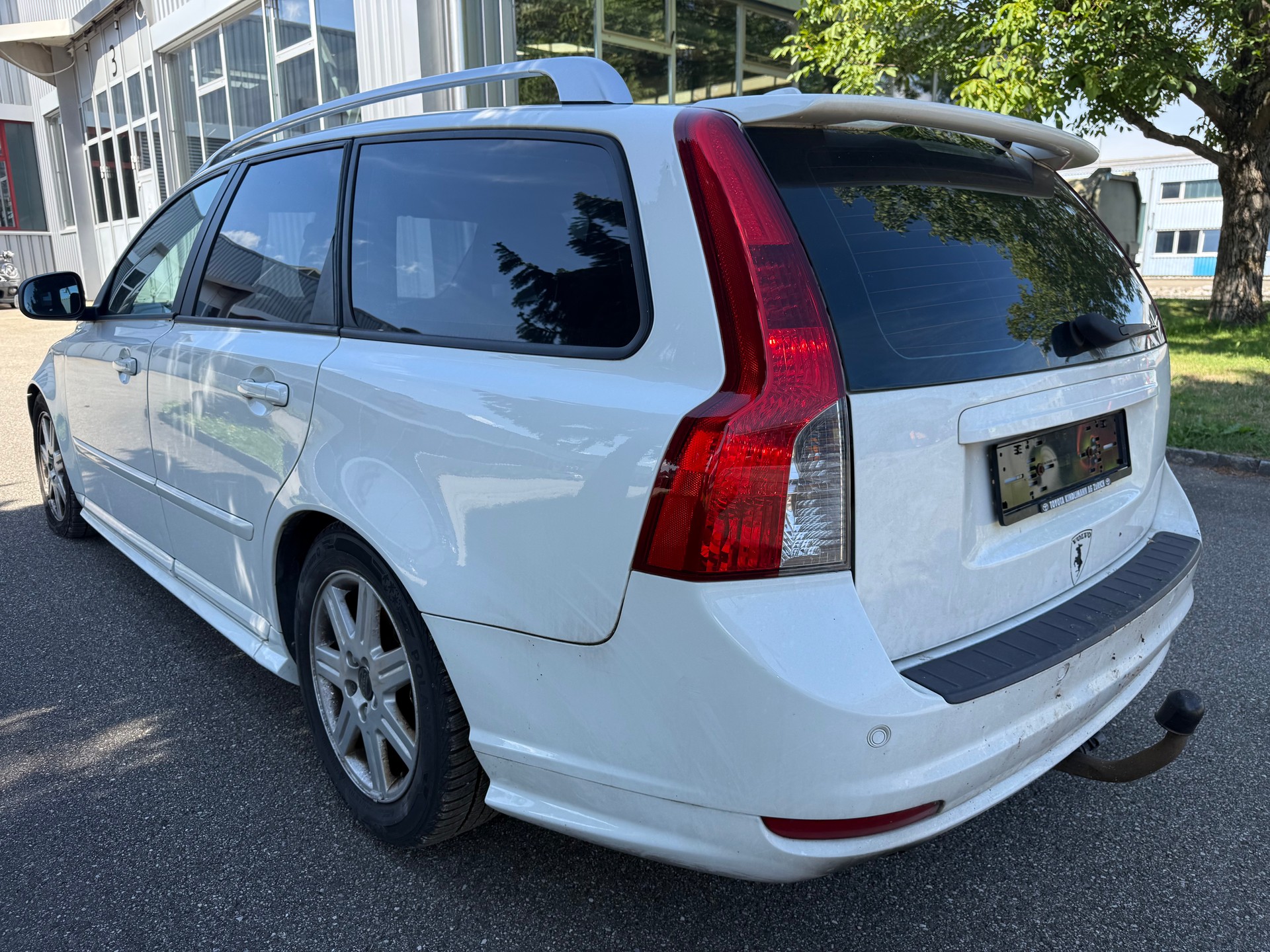 VOLVO V50 D3 R-Design-image-4