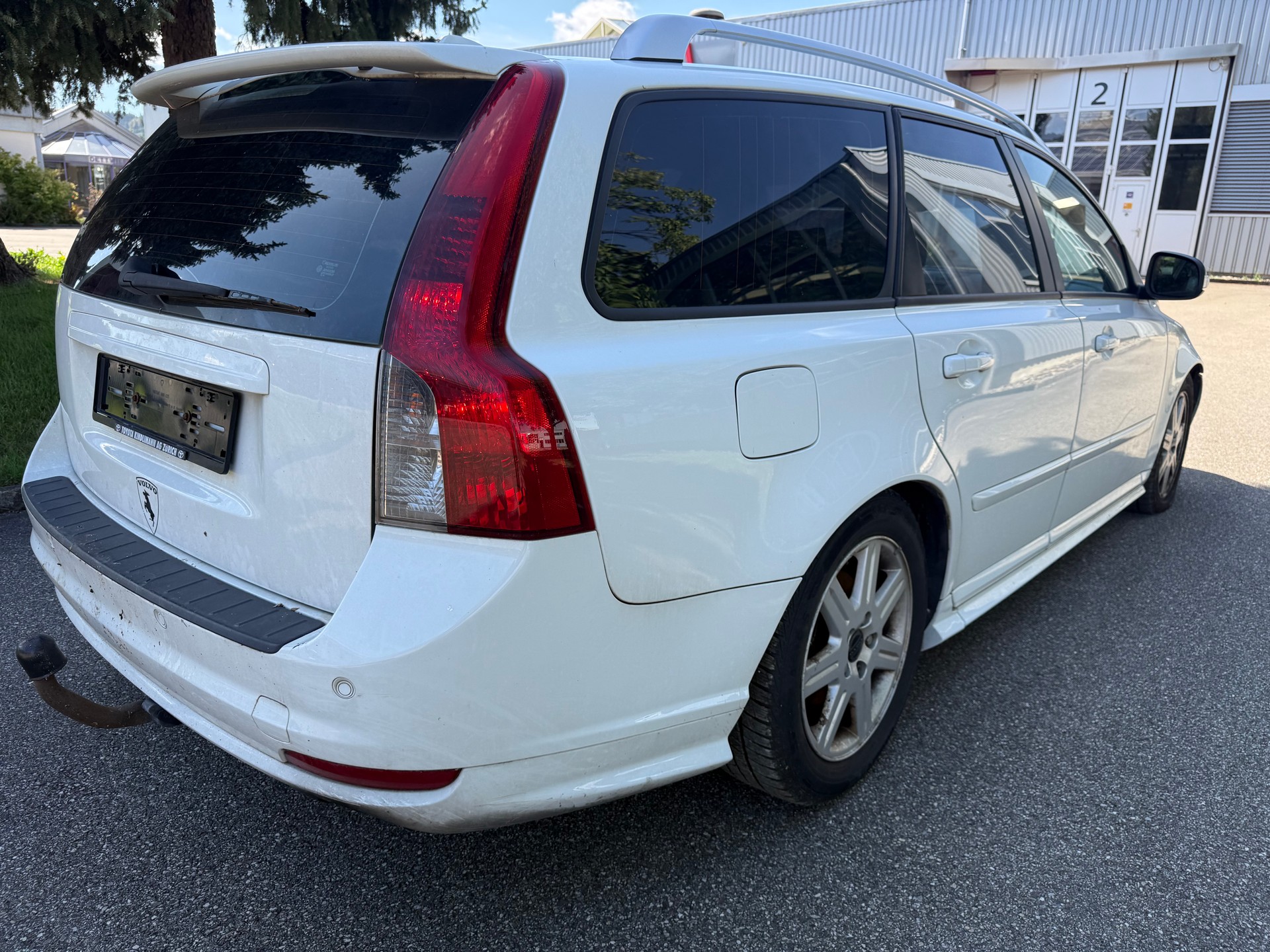 VOLVO V50 D3 R-Design-image-2