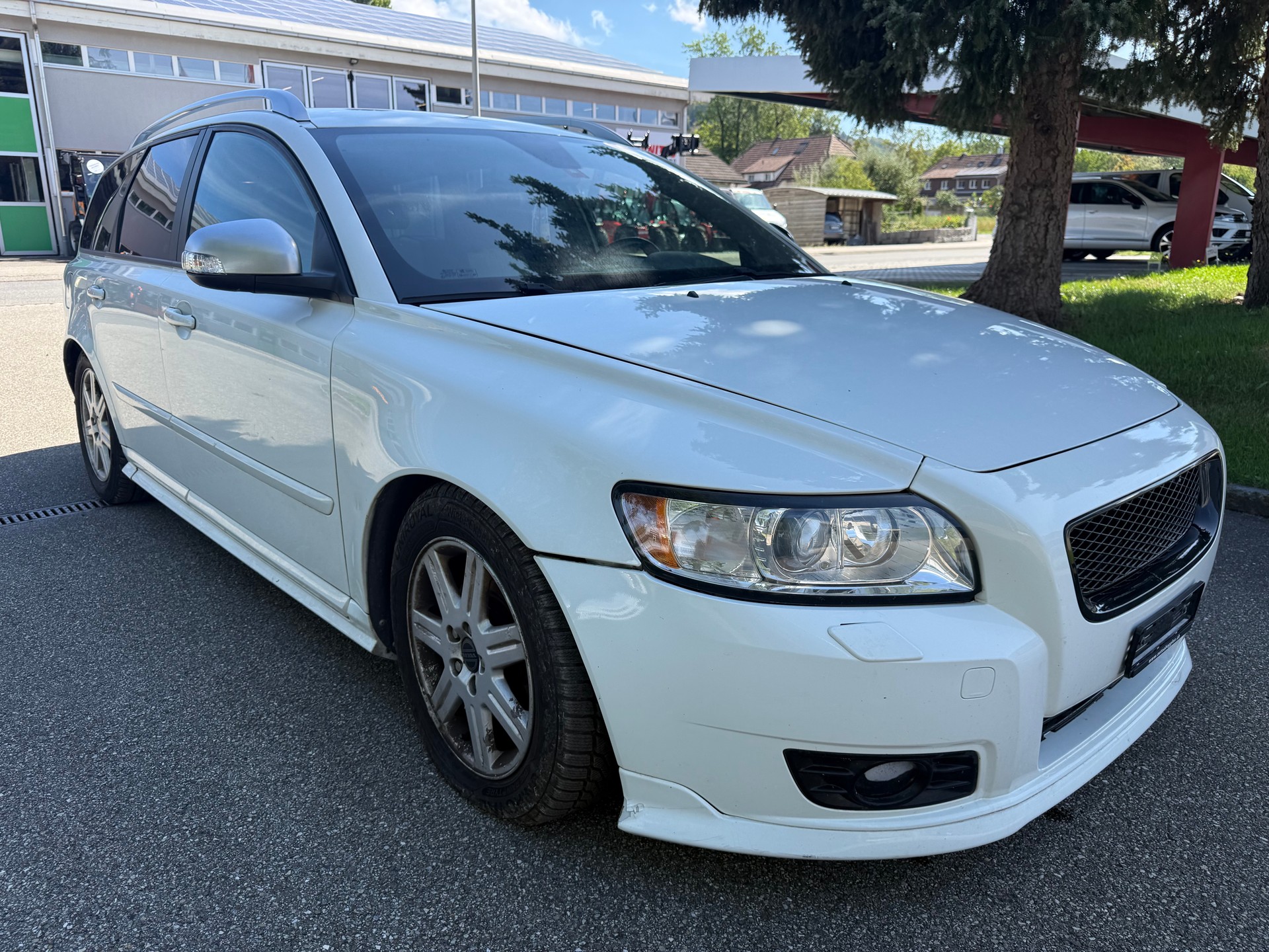 VOLVO V50 D3 R-Design-image-1