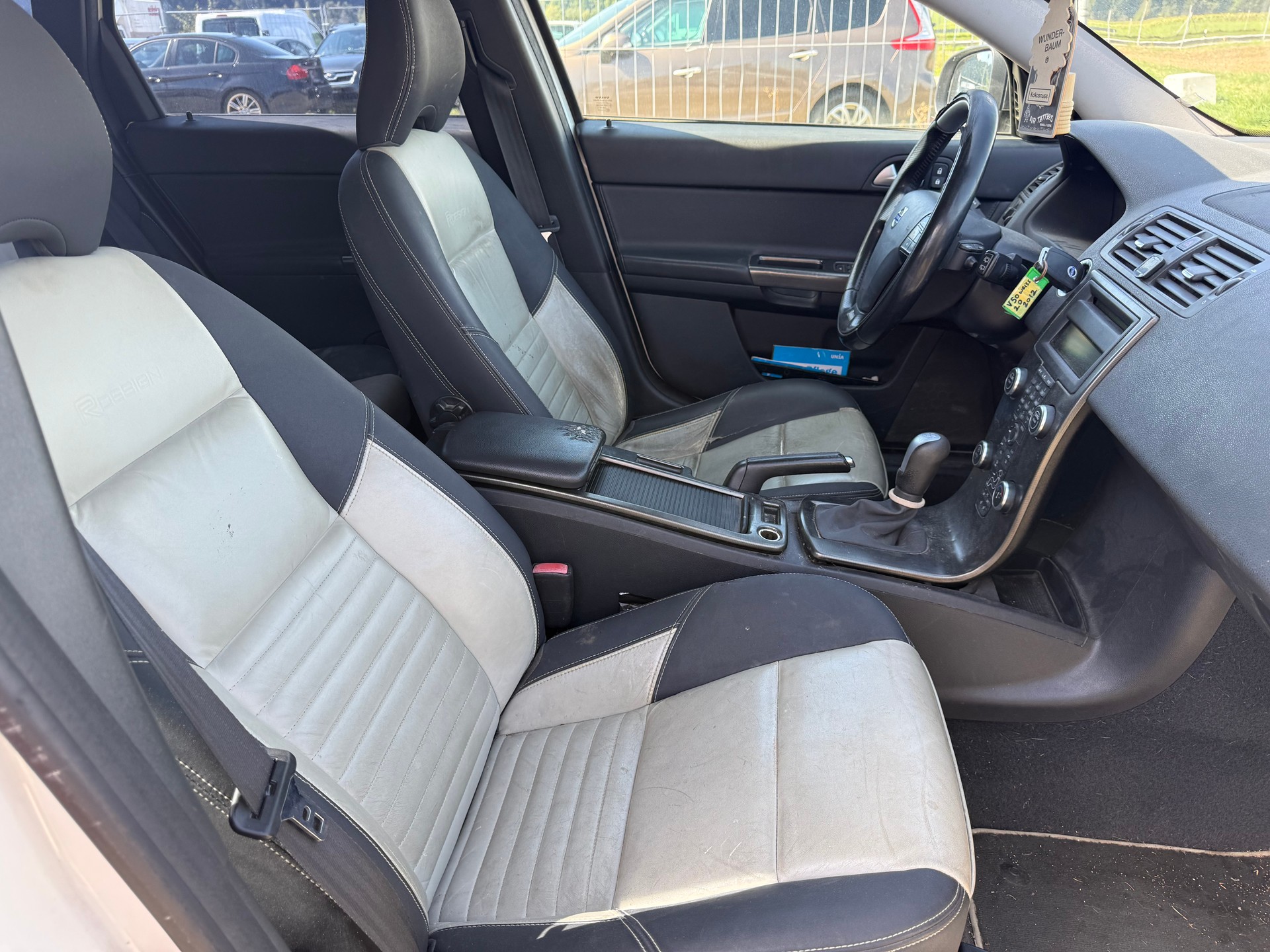 VOLVO V50 D3 R-Design-image-9