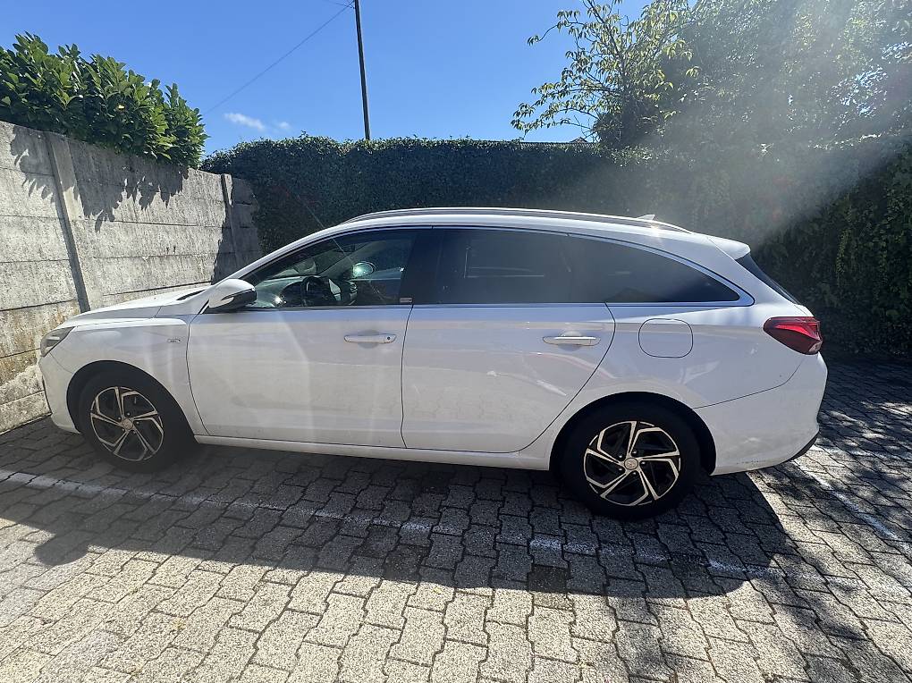 HYUNDAI i30-image-0
