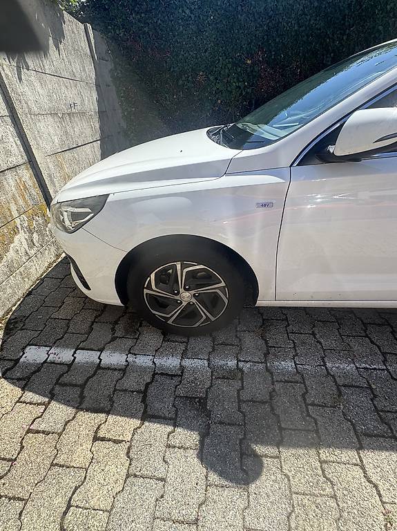 HYUNDAI i30-image-1