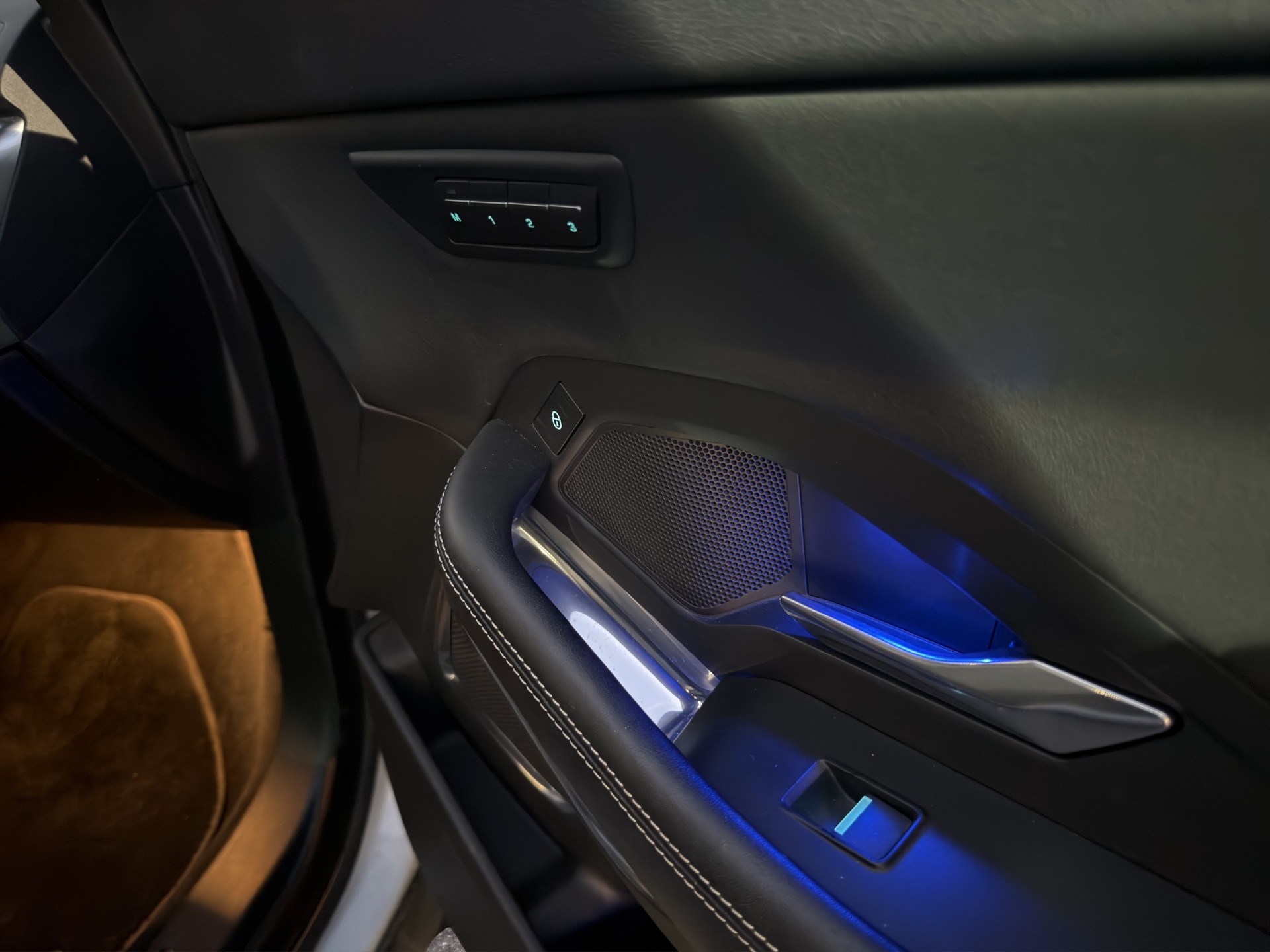 JAGUAR E-Pace 2.0 P300 HSE AWD Automatik-image-13
