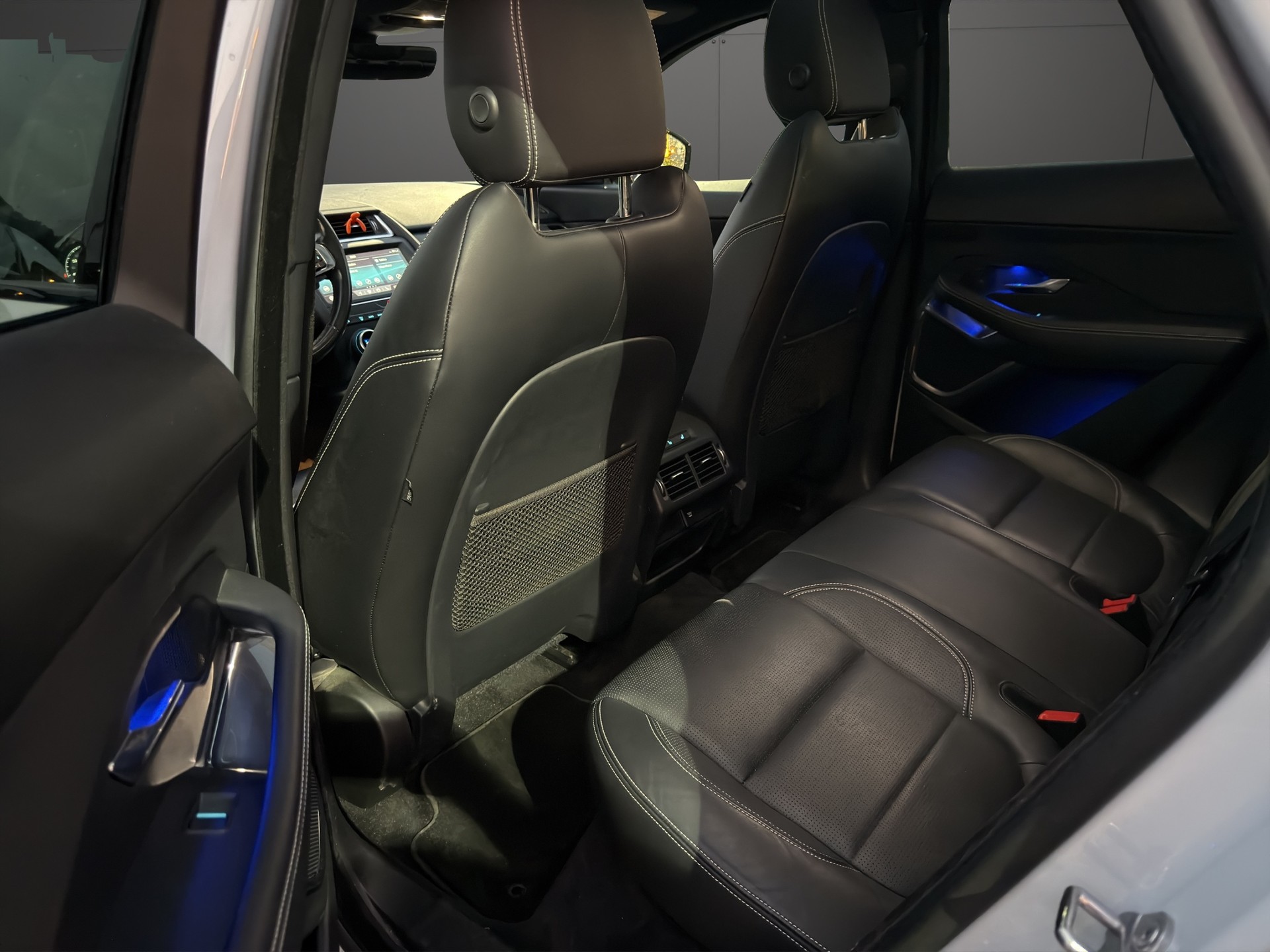 JAGUAR E-Pace 2.0 P300 HSE AWD Automatik-image-10