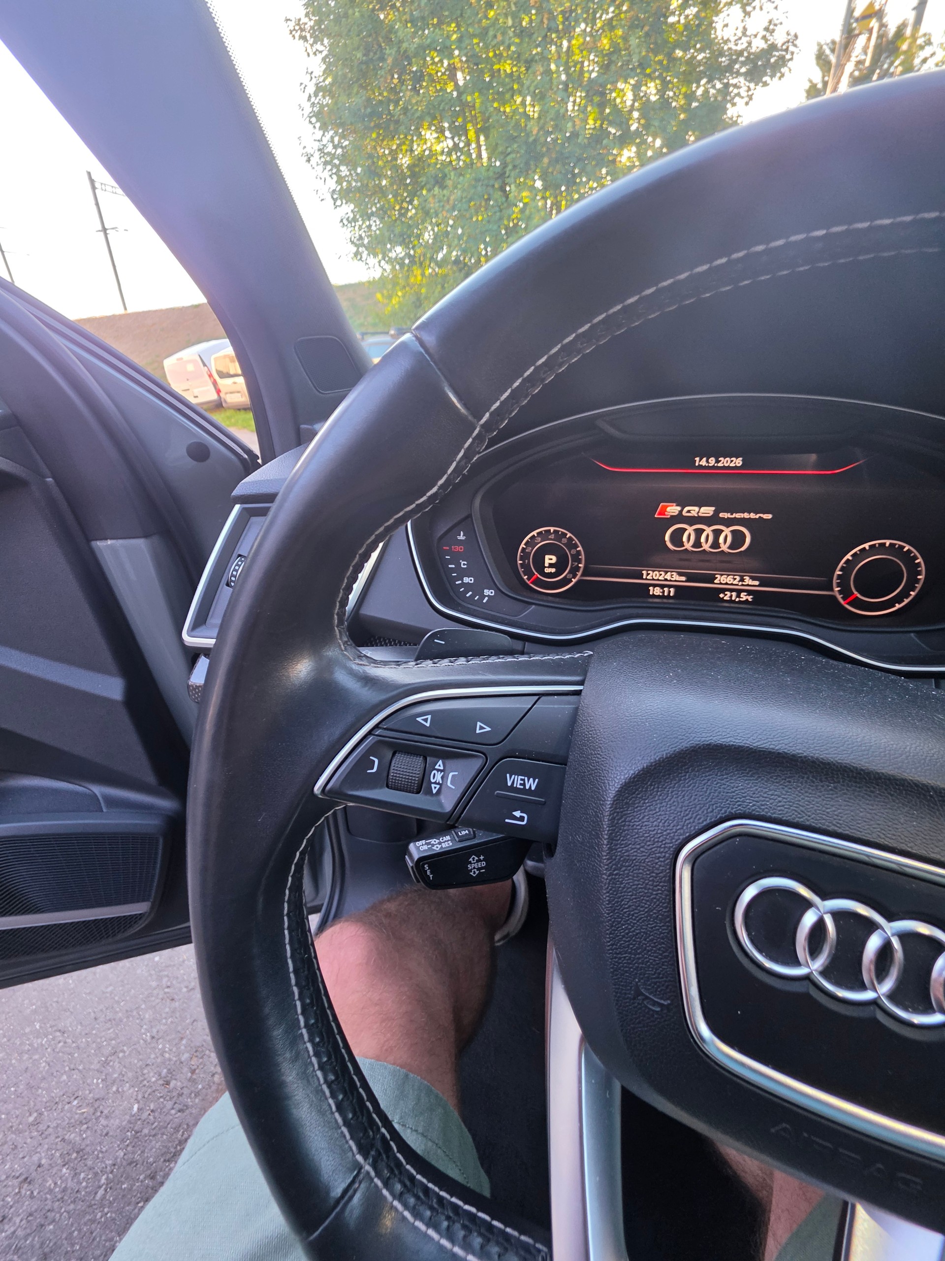 AUDI SQ5 3.0 TFSI quattro S-tronic-image-12