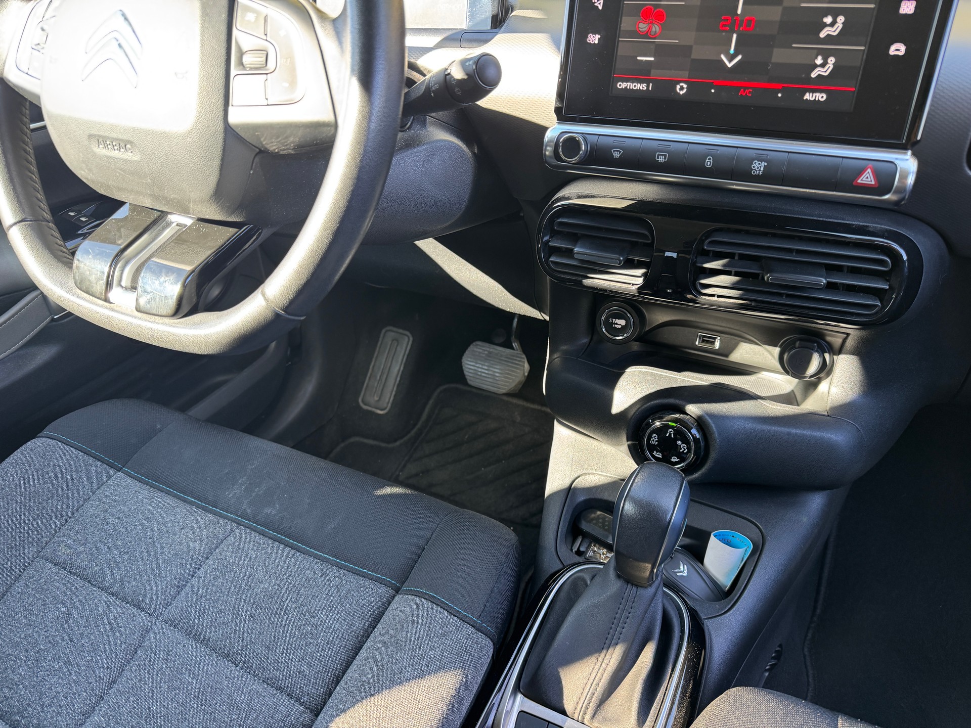 CITROEN C4 Cactus 1.2 Pure Tech Shine EAT6-image-3