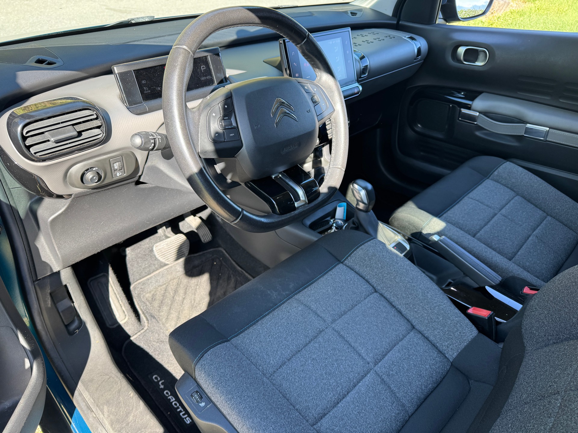 CITROEN C4 Cactus 1.2 Pure Tech Shine EAT6-image-9