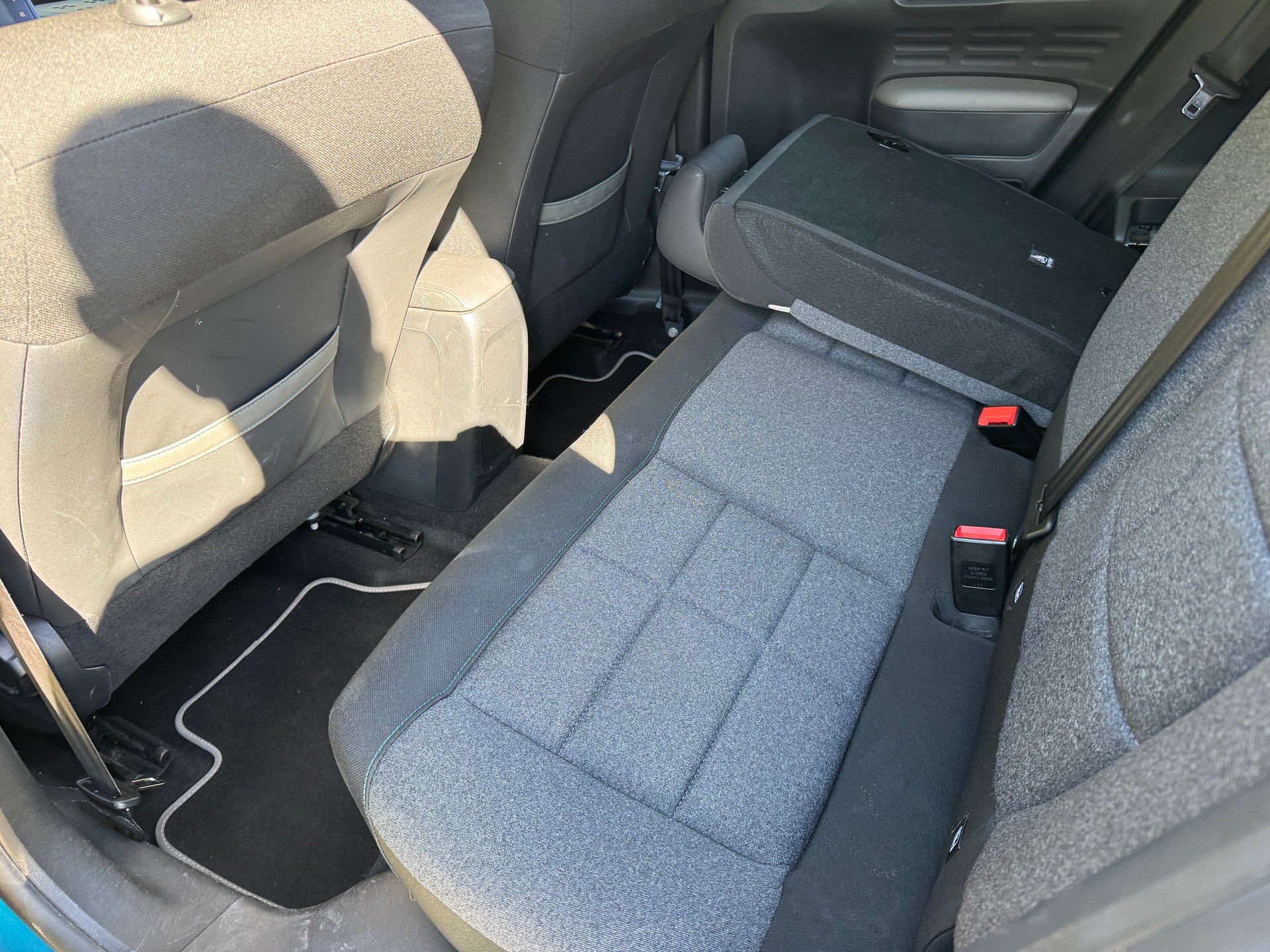 CITROEN C4 Cactus 1.2 Pure Tech Shine EAT6-image-8