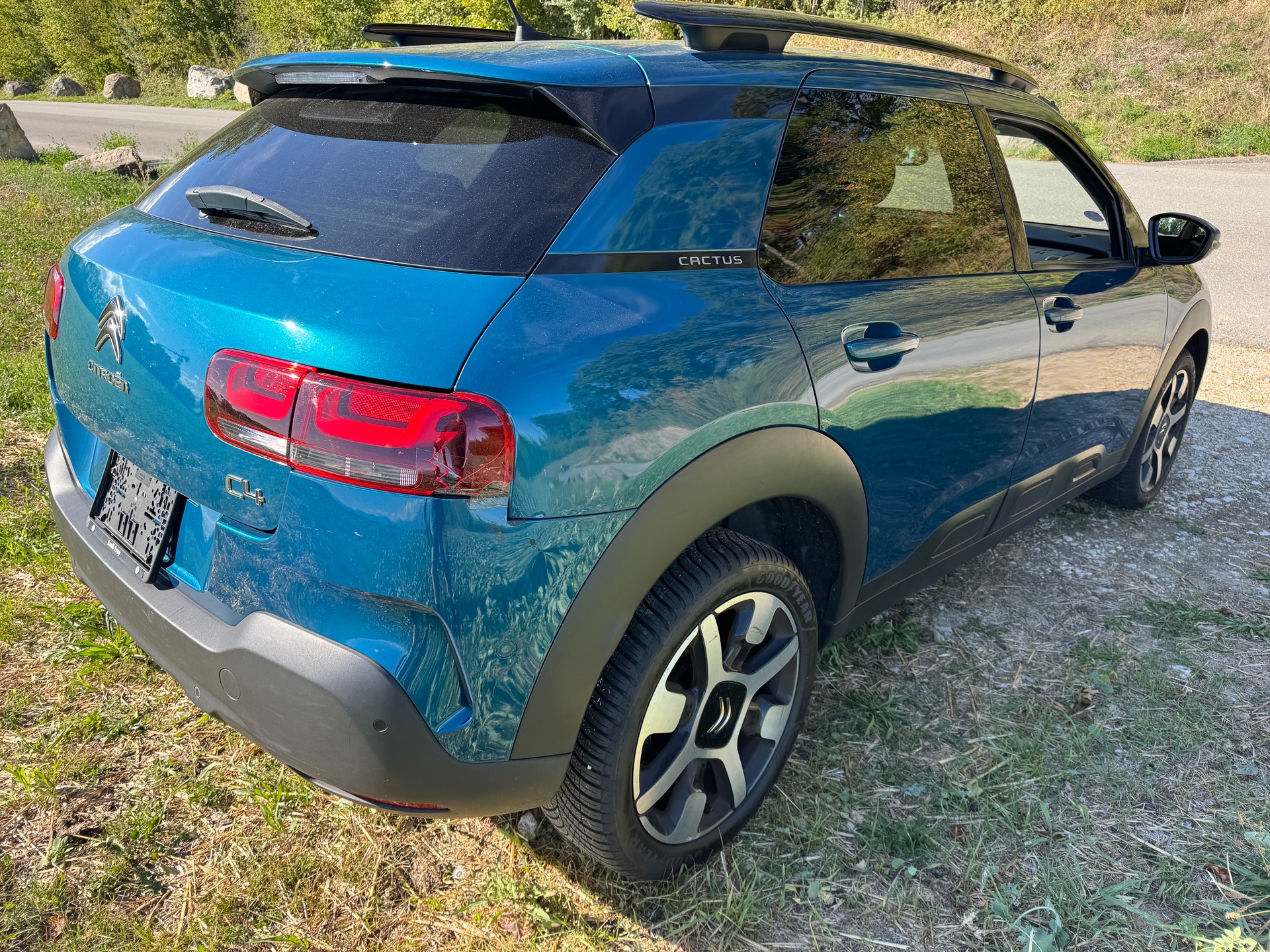CITROEN C4 Cactus 1.2 Pure Tech Shine EAT6-image-4