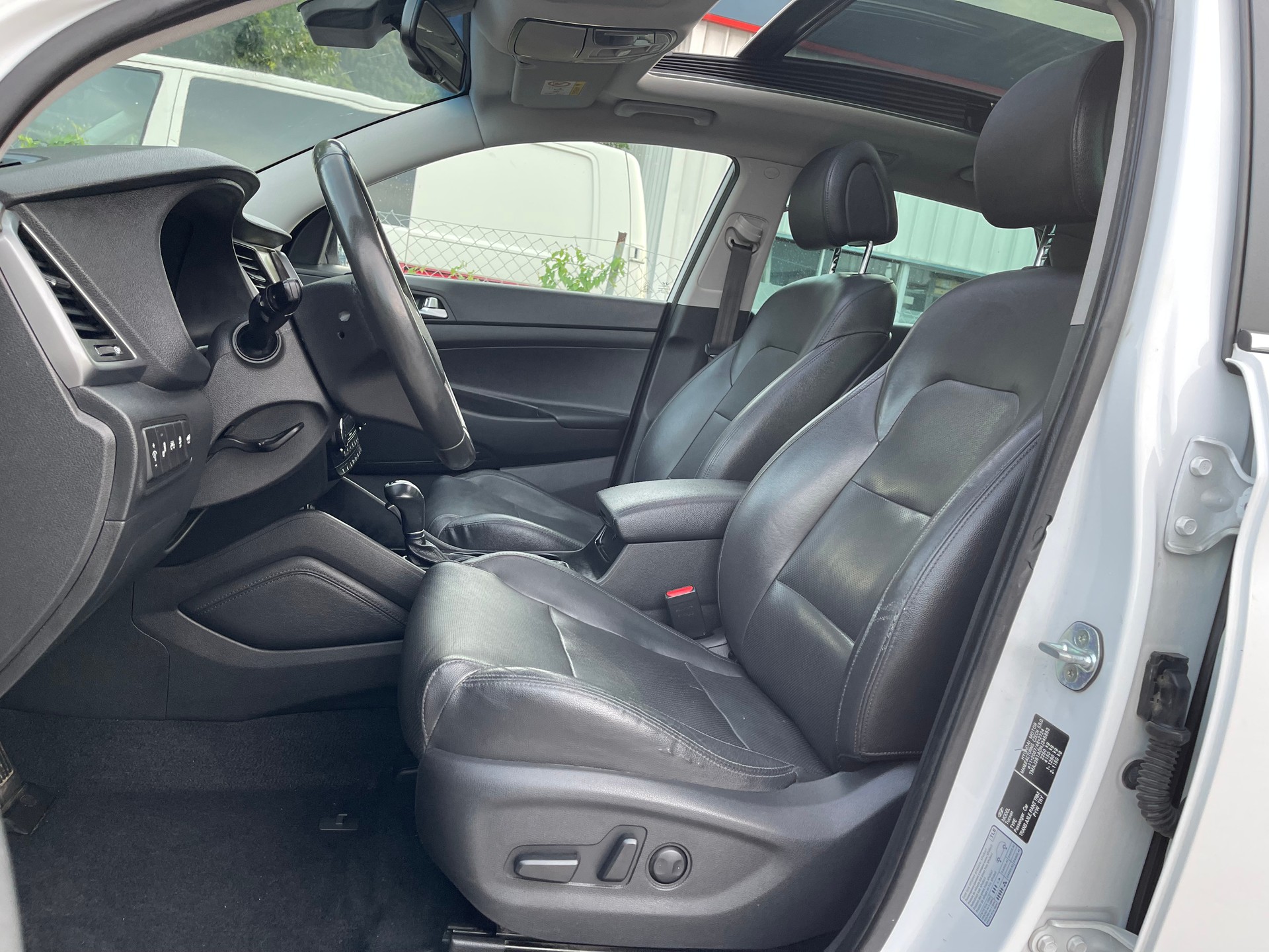 HYUNDAI Tucson 2.0 CRDI Vertex 4WD Automatic-image-5