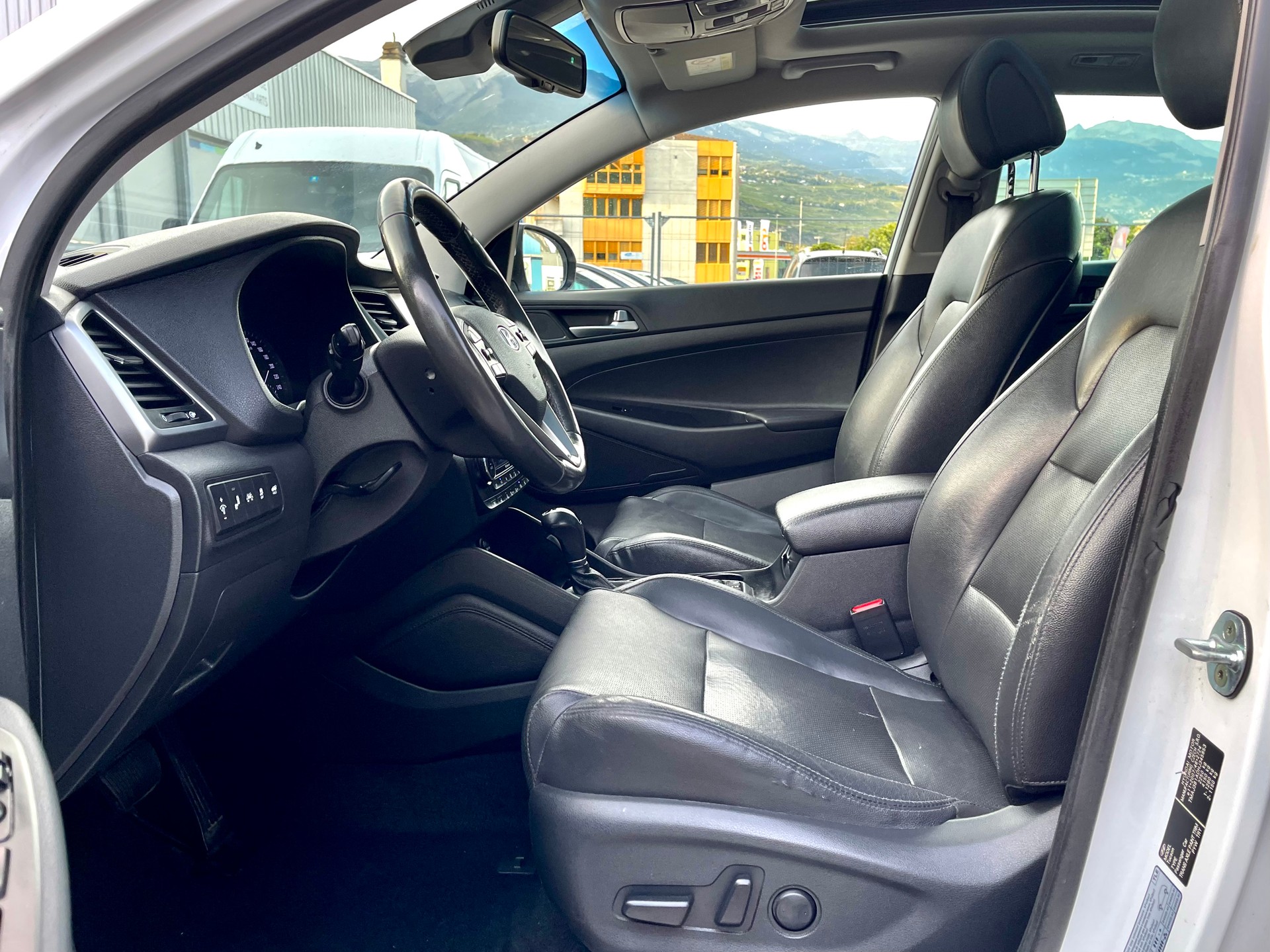 HYUNDAI Tucson 2.0 CRDI Vertex 4WD Automatic-image-14
