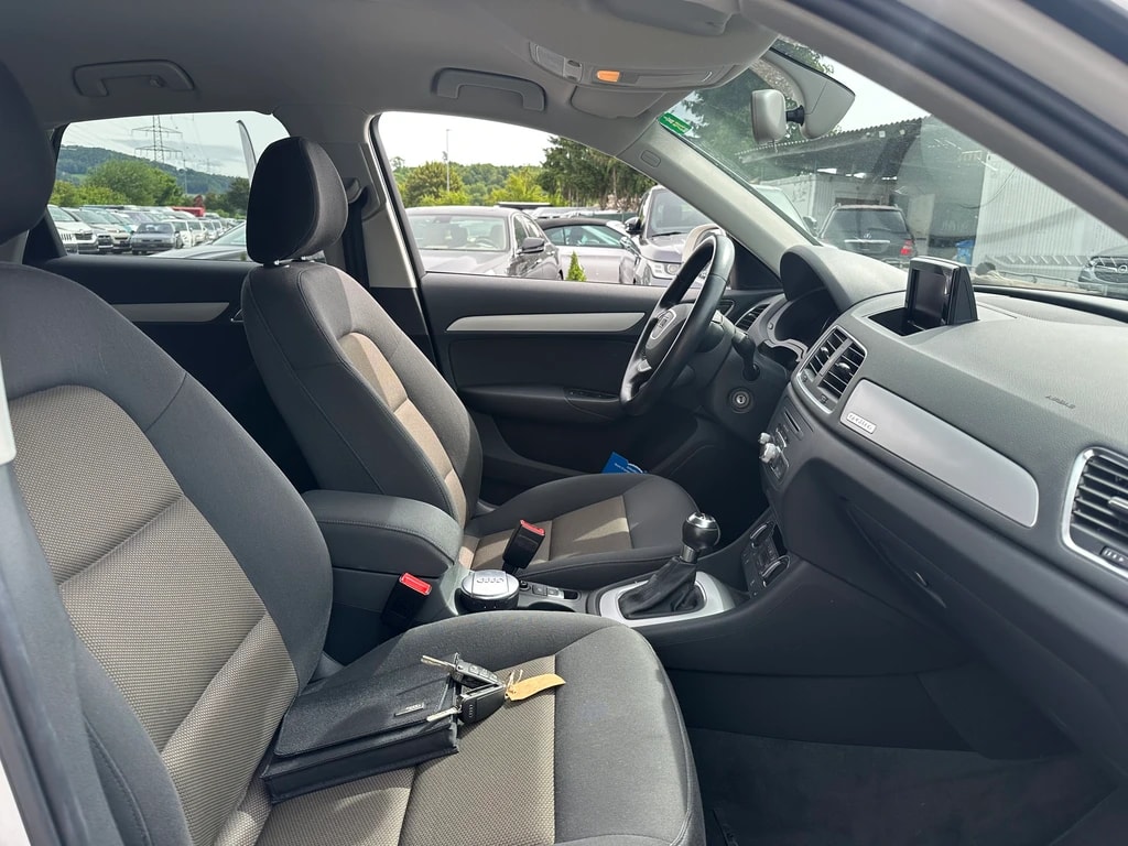 AUDI Q3 2.0 TDI quattro S-tronic-image-8