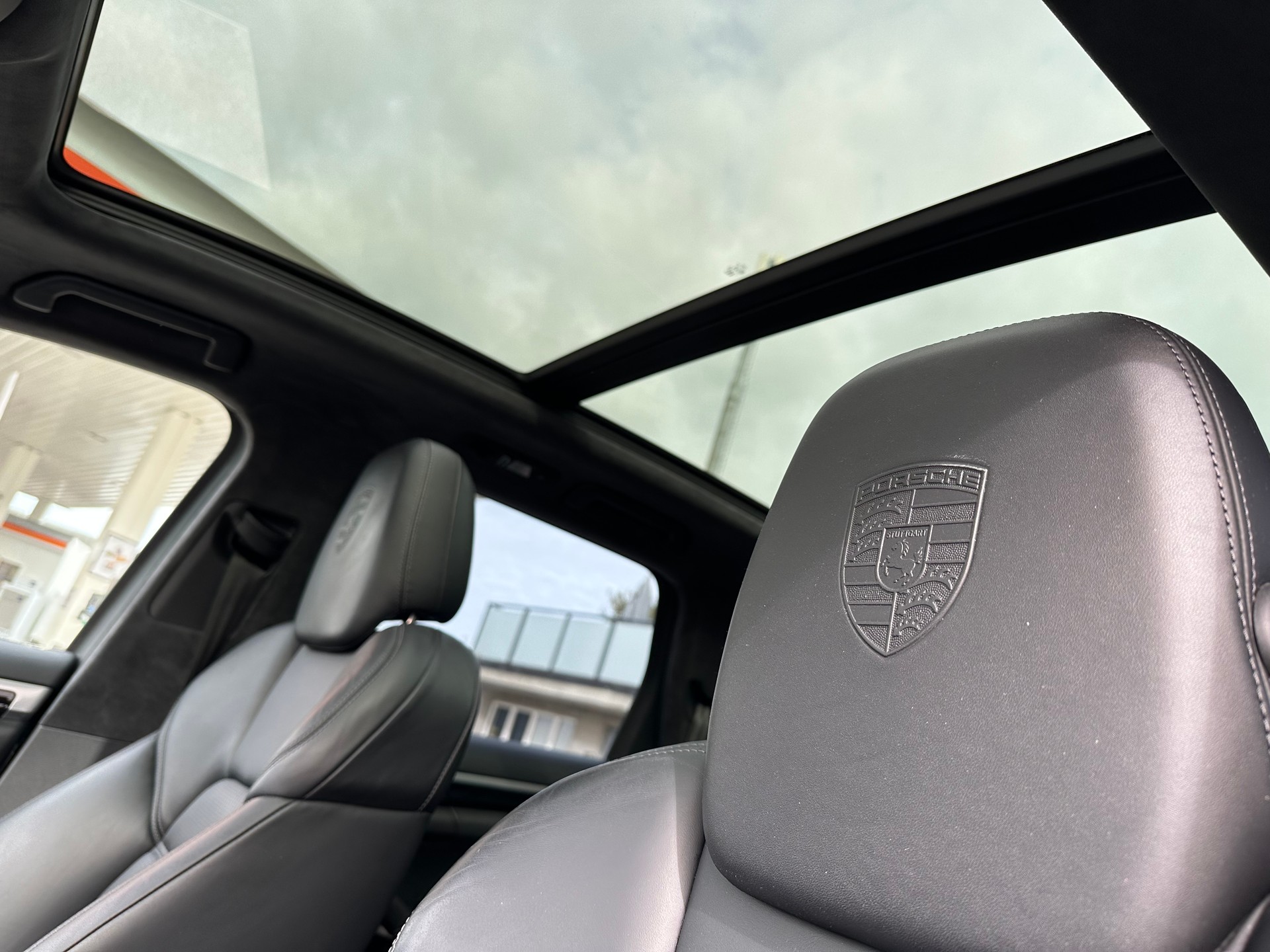 PORSCHE Cayenne Turbo-image-8