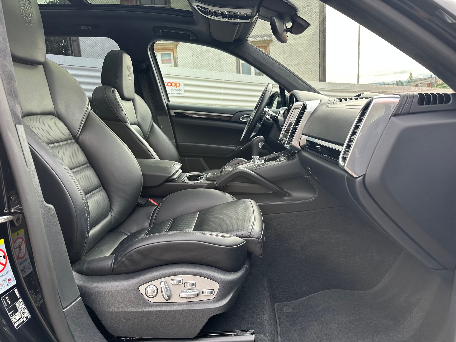 PORSCHE Cayenne Turbo-image-6