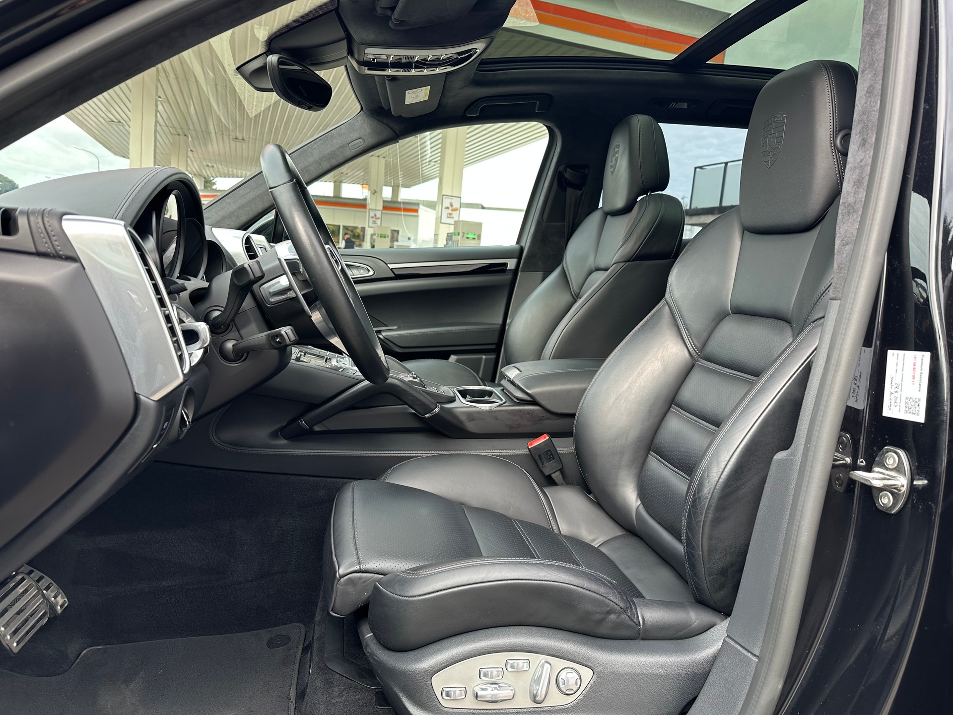 PORSCHE Cayenne Turbo-image-5