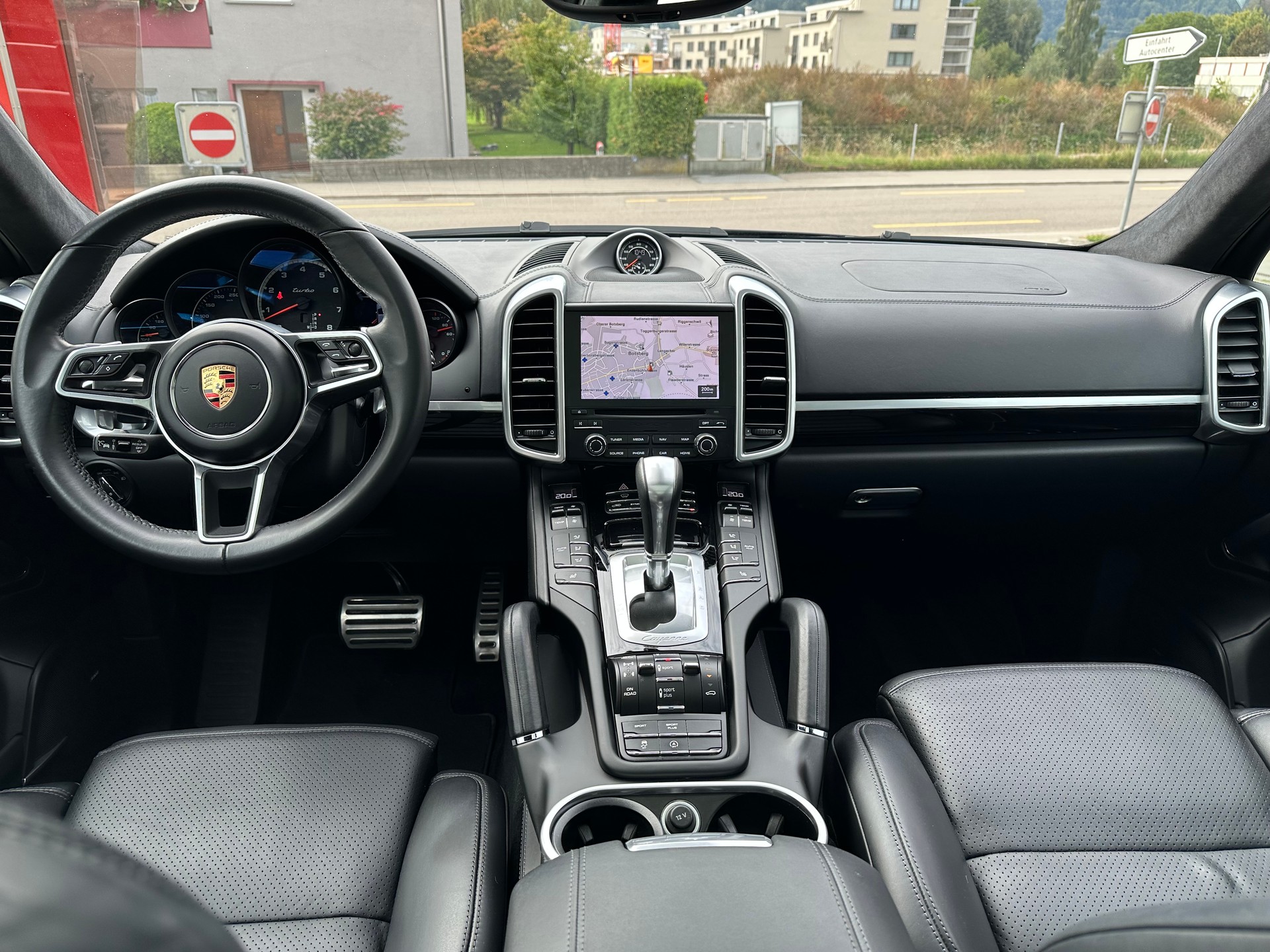 PORSCHE Cayenne Turbo-image-4