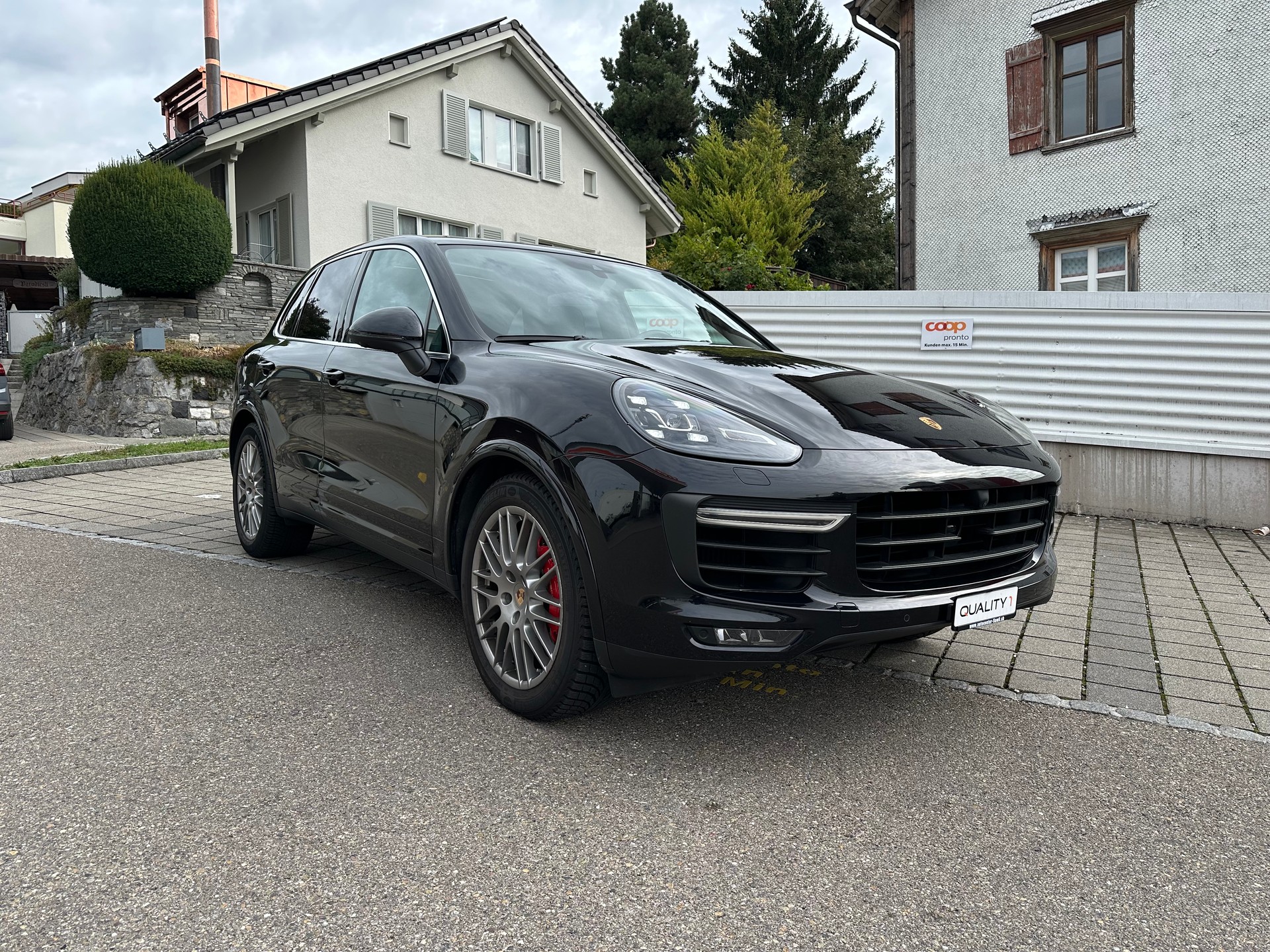 PORSCHE Cayenne Turbo-image-1