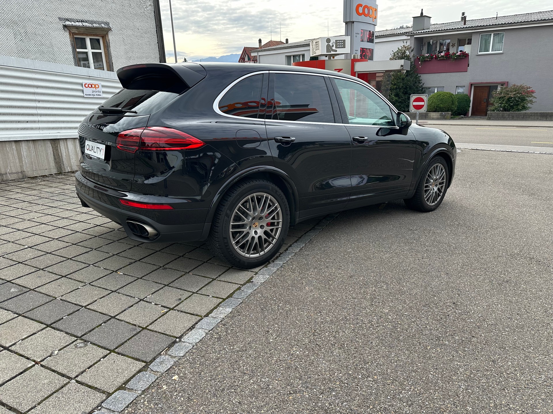 PORSCHE Cayenne Turbo-image-2
