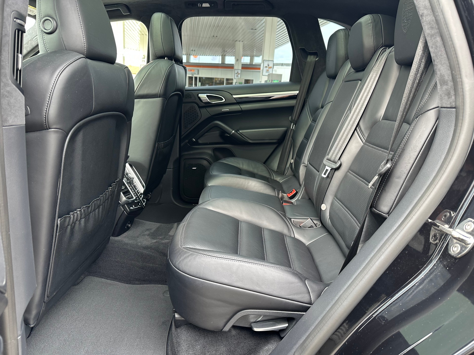 PORSCHE Cayenne Turbo-image-7