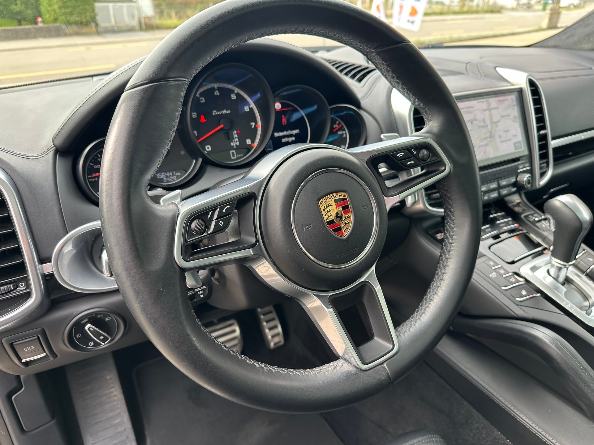PORSCHE Cayenne Turbo-image-10