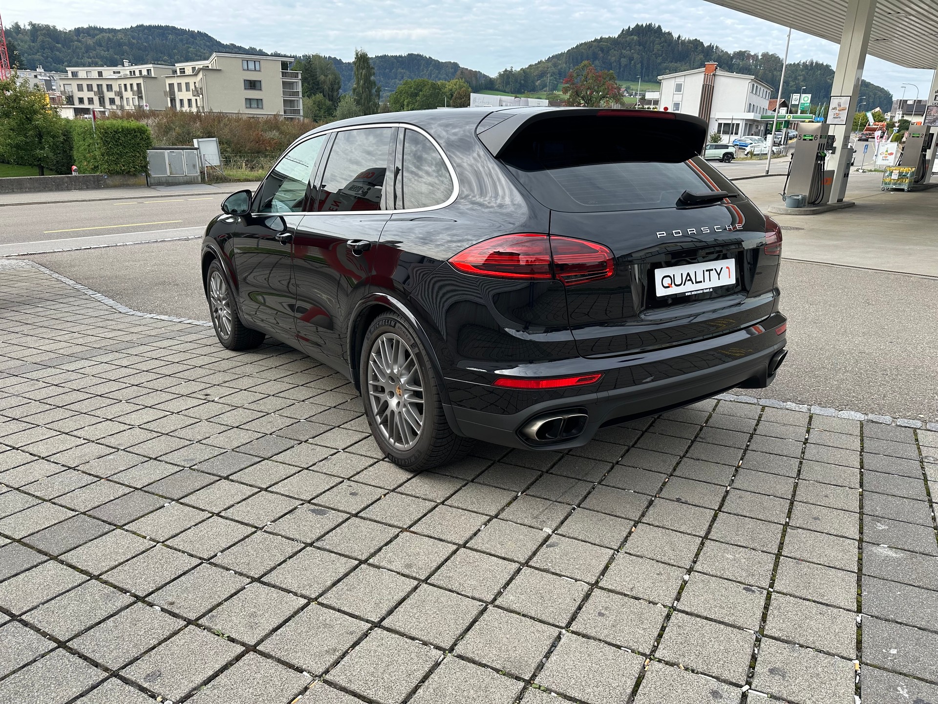 PORSCHE Cayenne Turbo-image-3