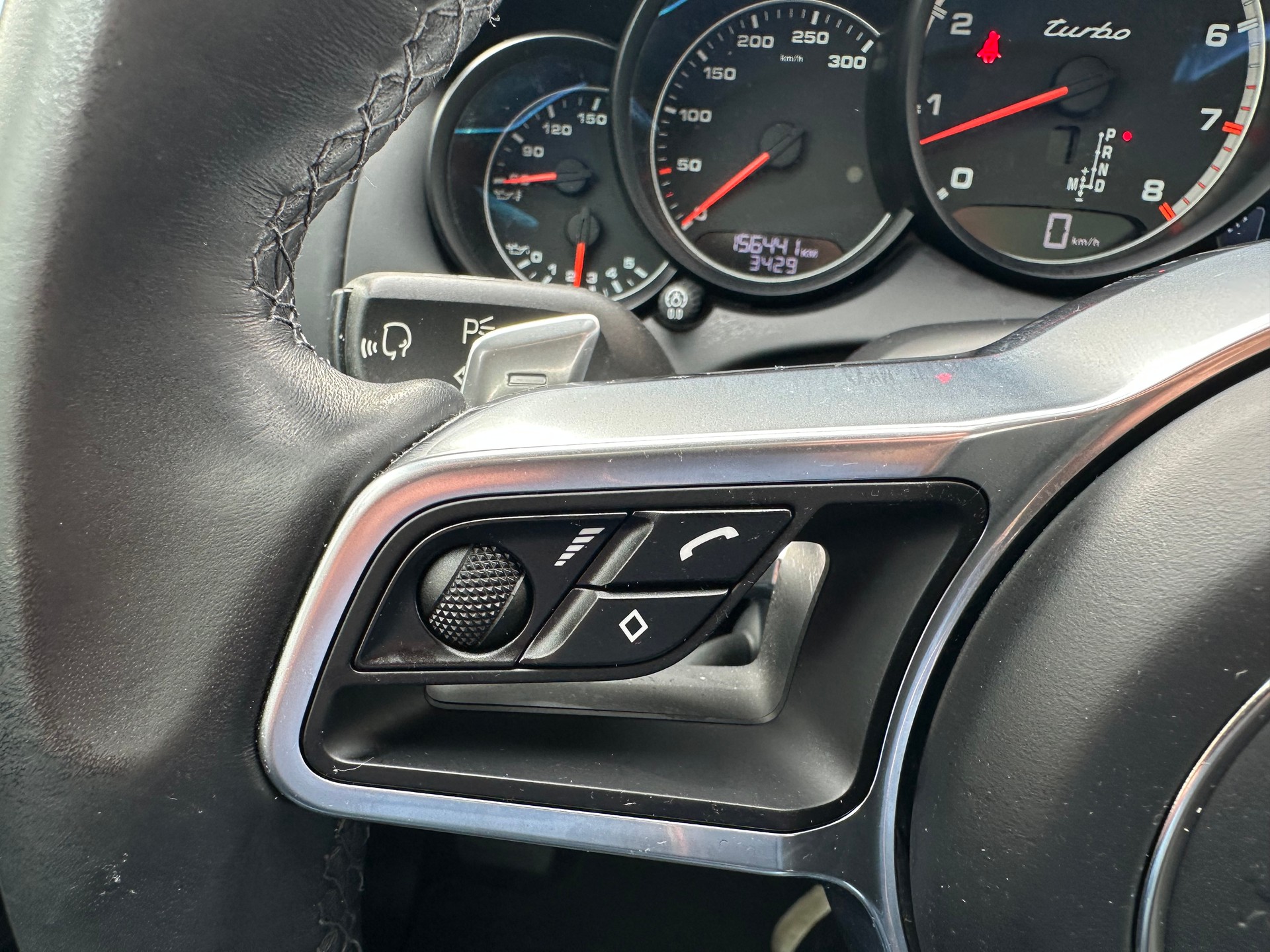PORSCHE Cayenne Turbo-image-13