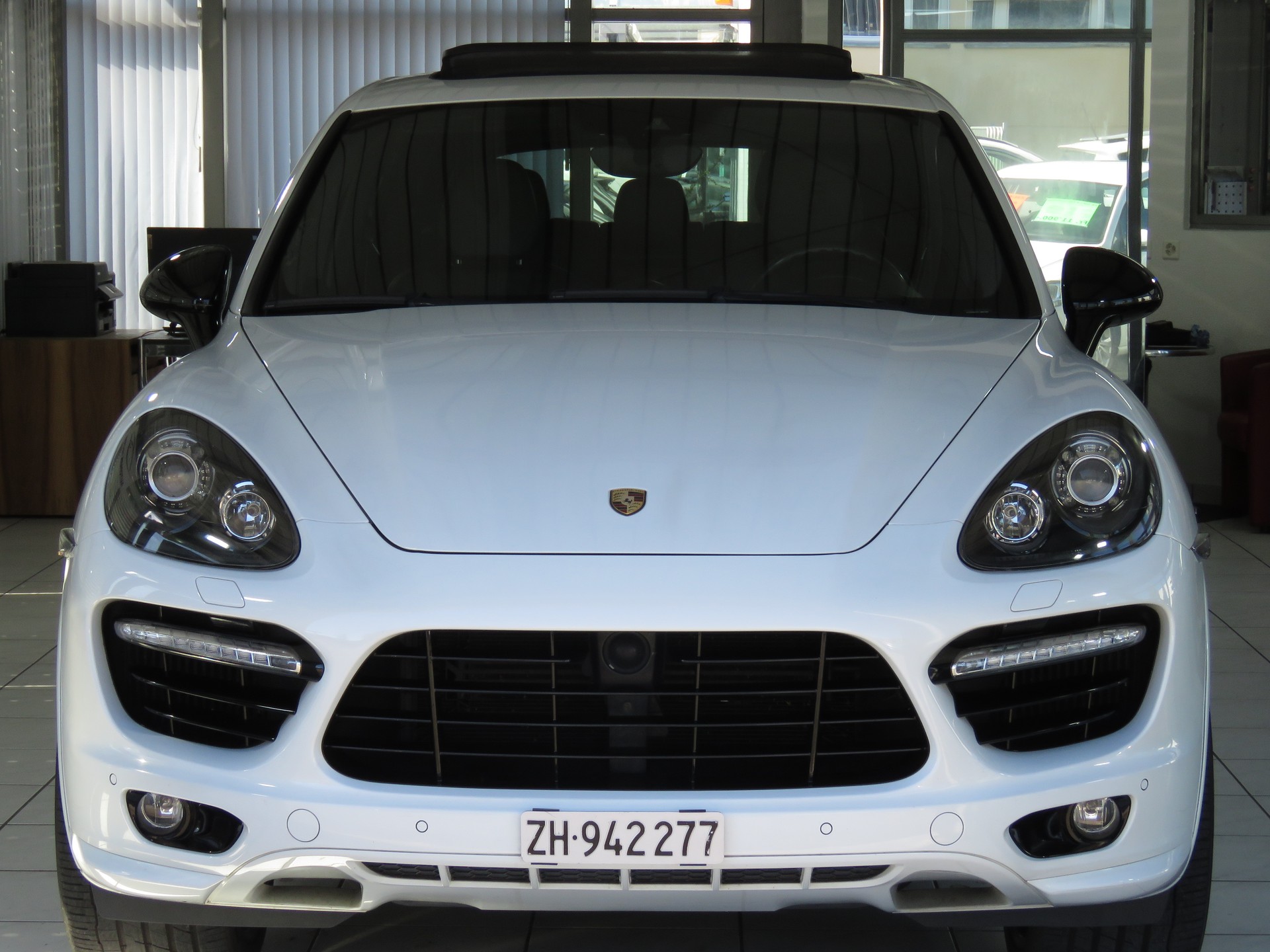 PORSCHE Cayenne Turbo Automat (AHK 3.5 t)-image-1