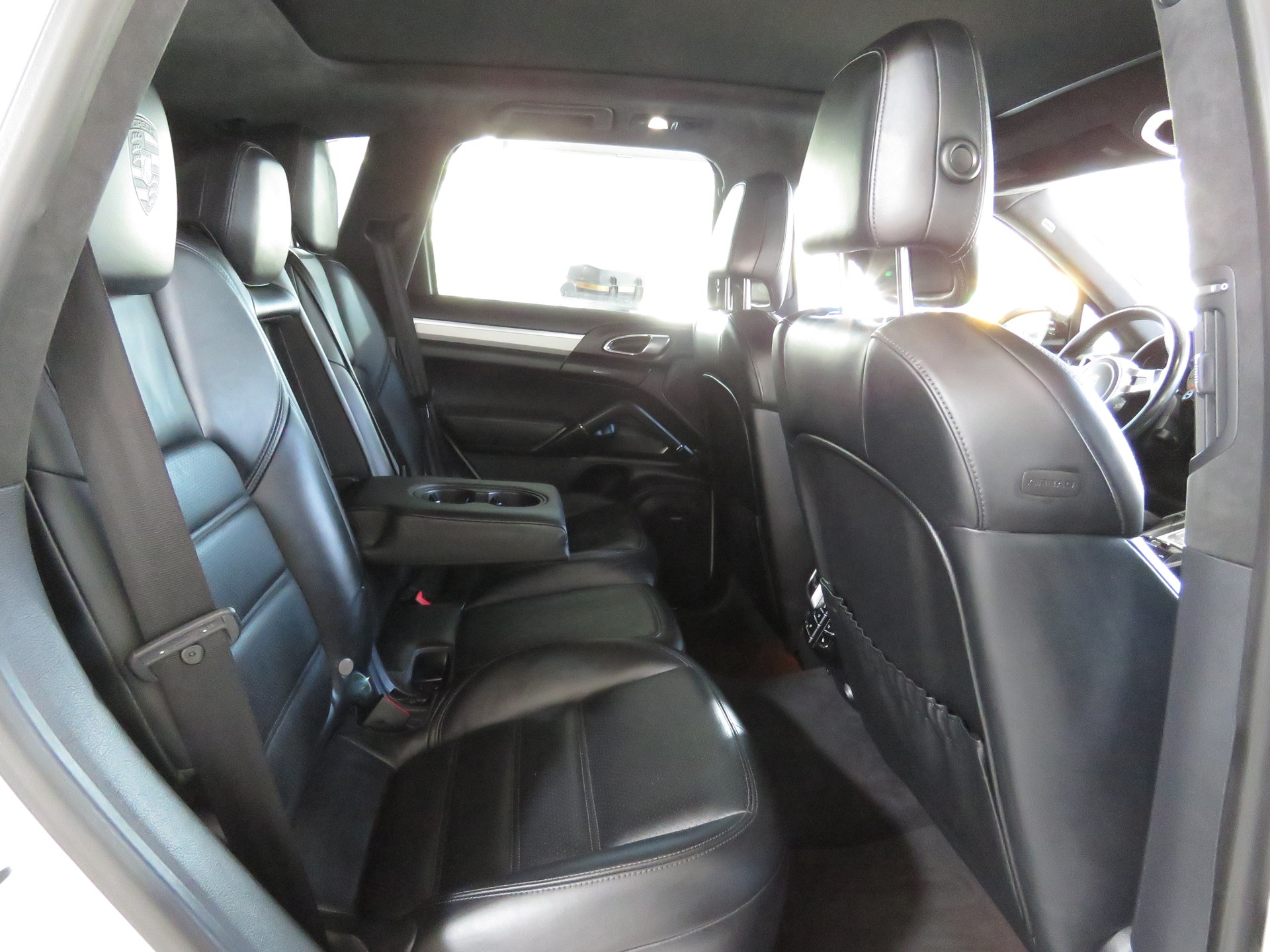 PORSCHE Cayenne Turbo Automat (AHK 3.5 t)-image-12