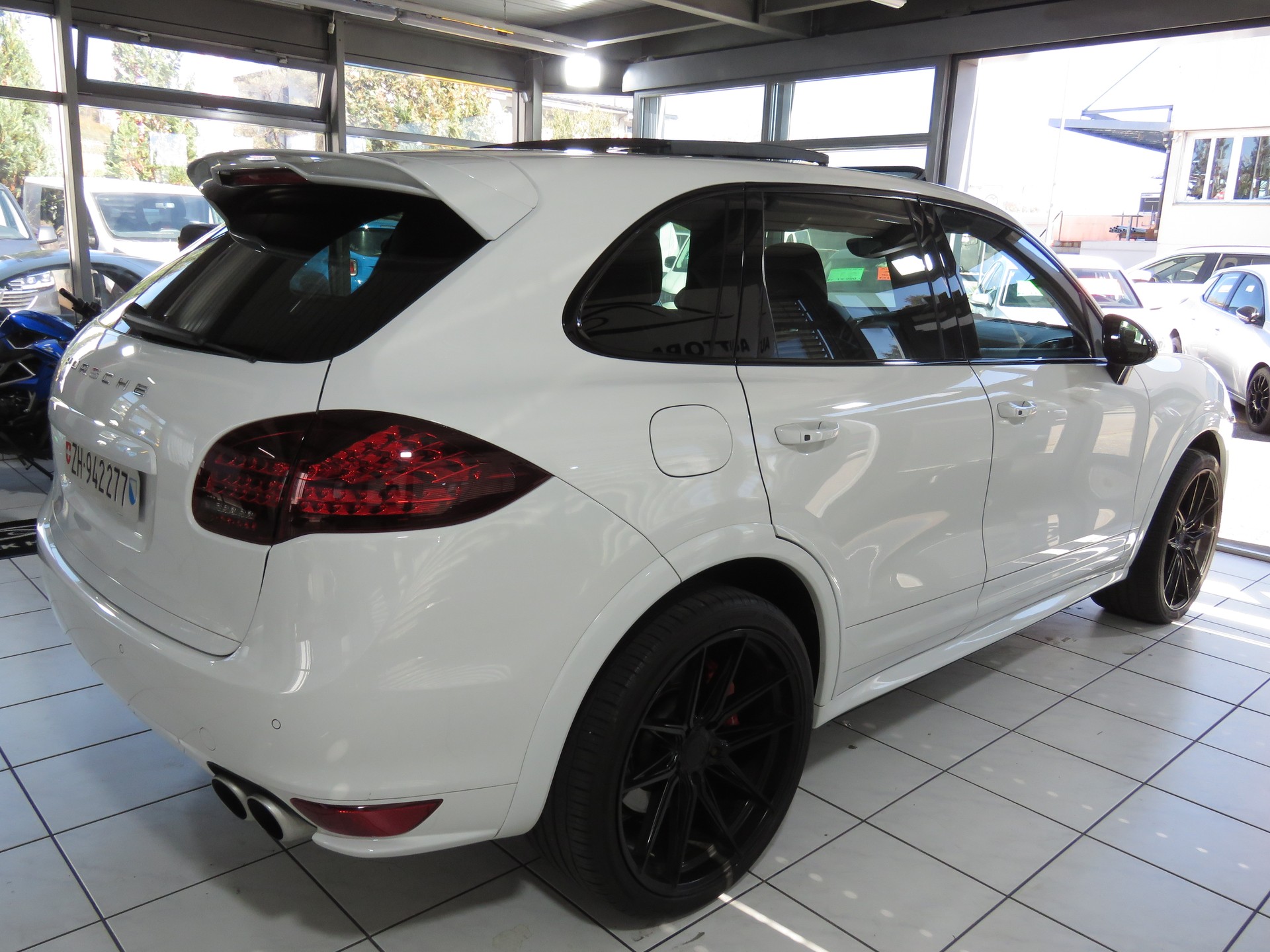 PORSCHE Cayenne Turbo Automat (AHK 3.5 t)-image-3