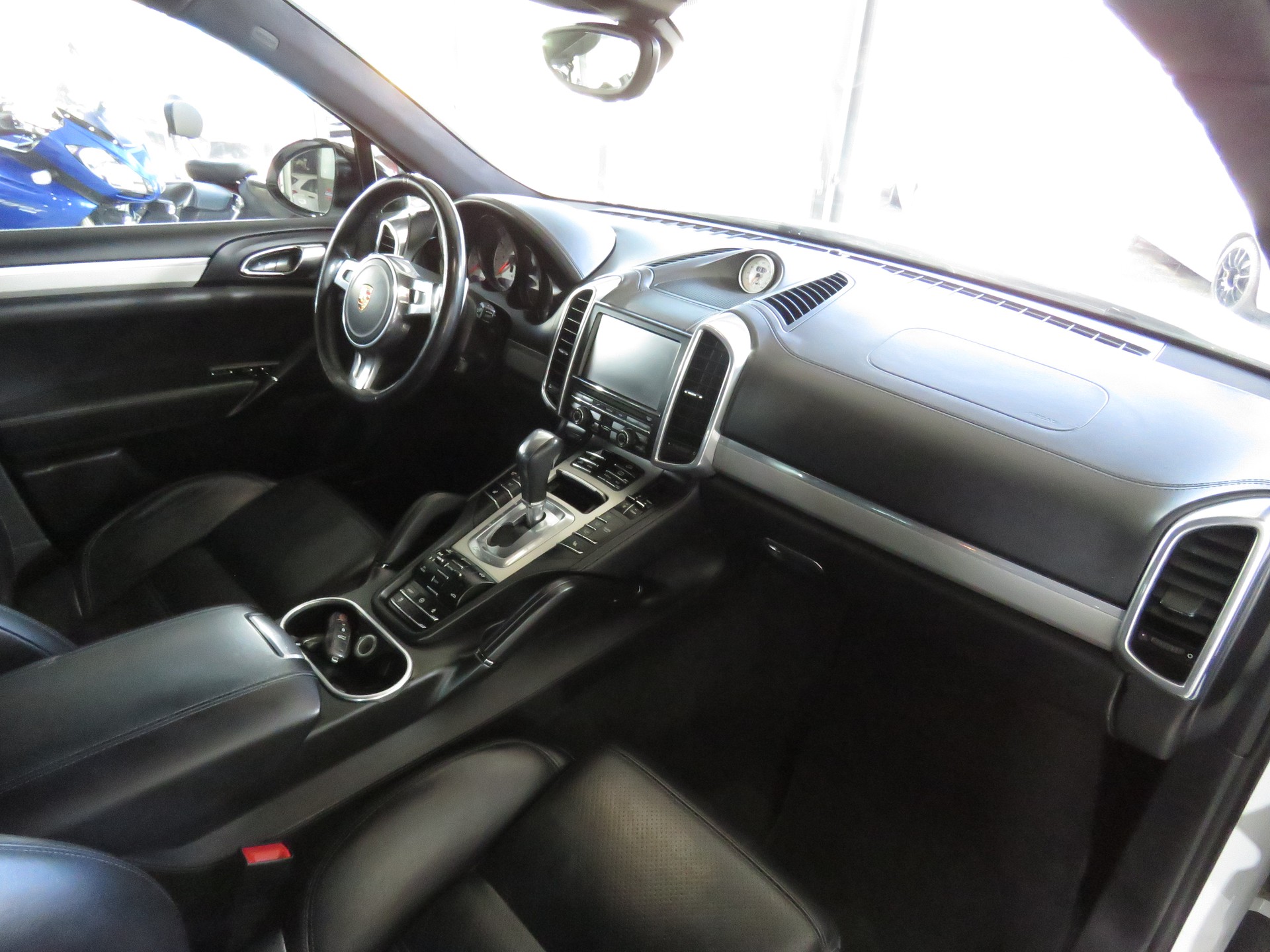 PORSCHE Cayenne Turbo Automat (AHK 3.5 t)-image-10