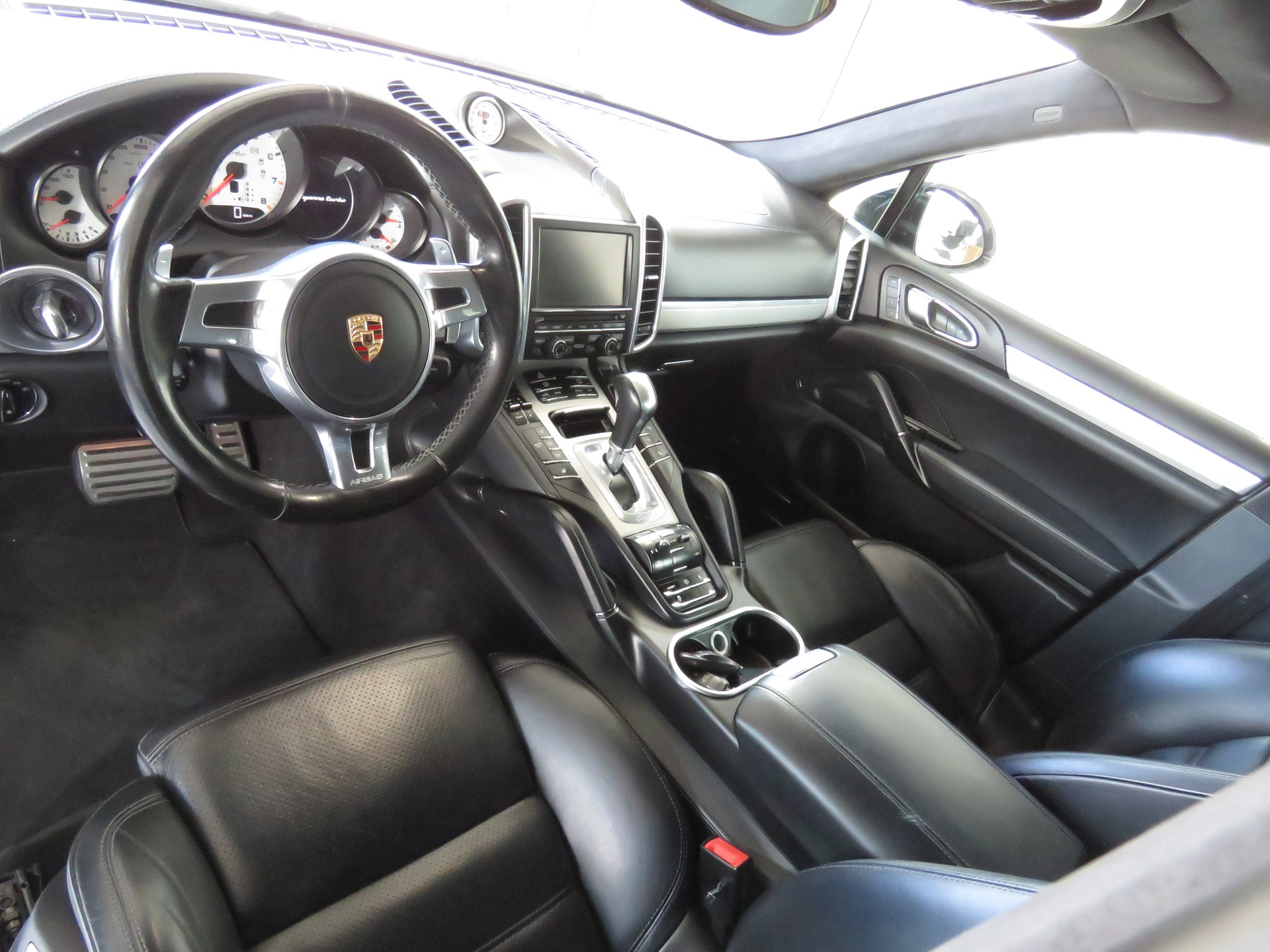 PORSCHE Cayenne Turbo Automat (AHK 3.5 t)-image-6