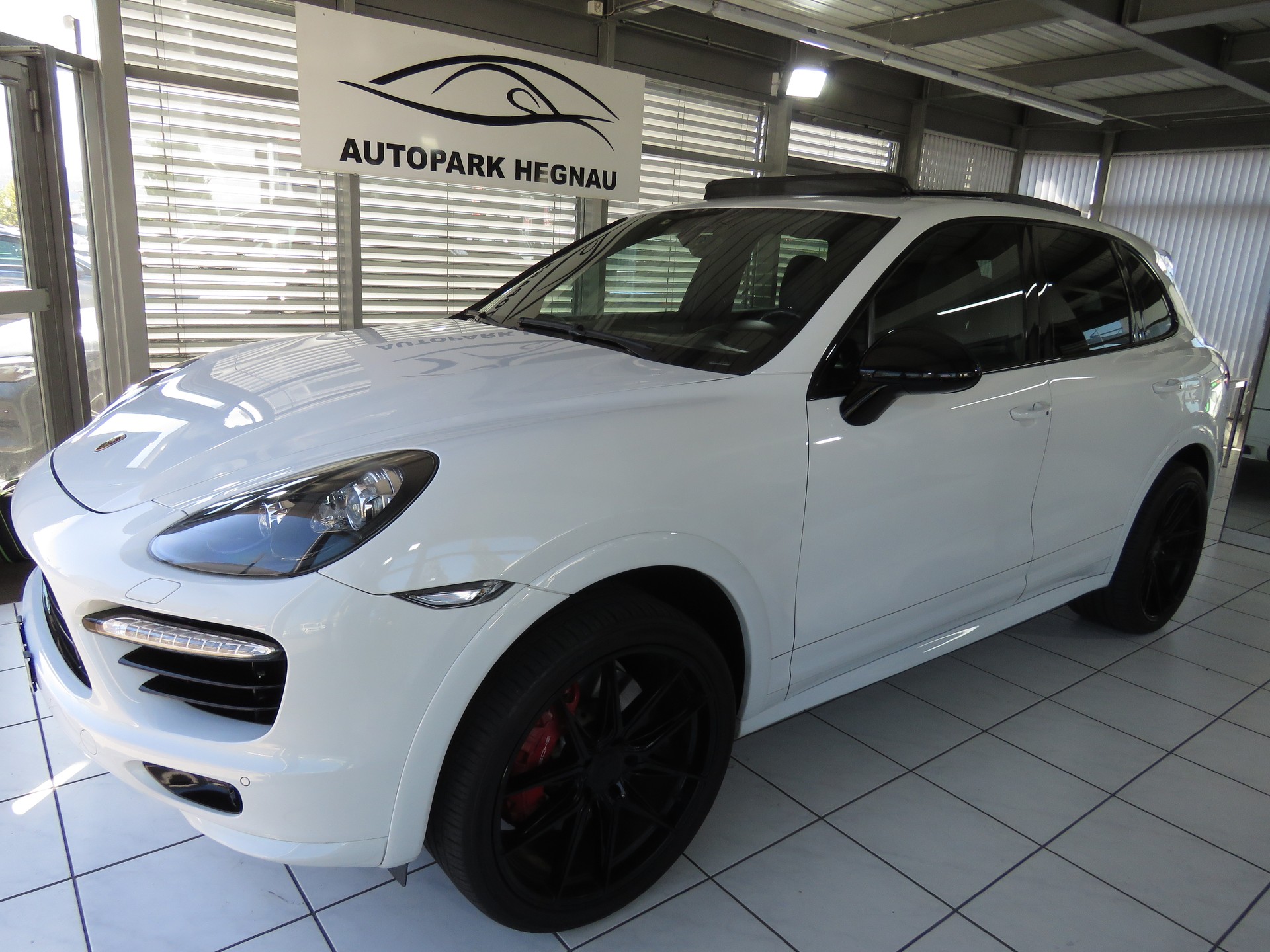 PORSCHE Cayenne Turbo Automat (AHK 3.5 t)-image-0