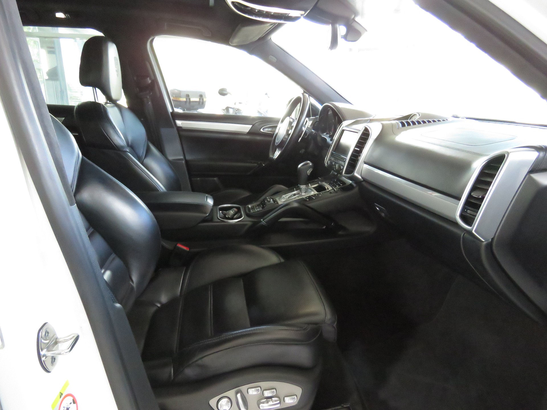 PORSCHE Cayenne Turbo Automat (AHK 3.5 t)-image-11