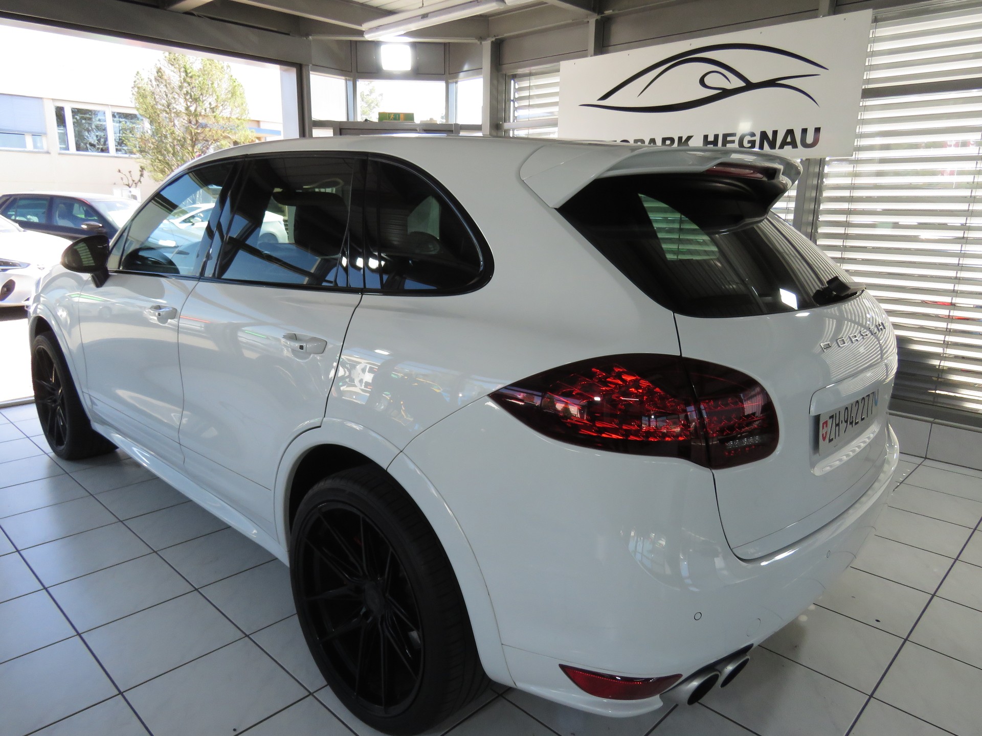 PORSCHE Cayenne Turbo Automat (AHK 3.5 t)-image-5
