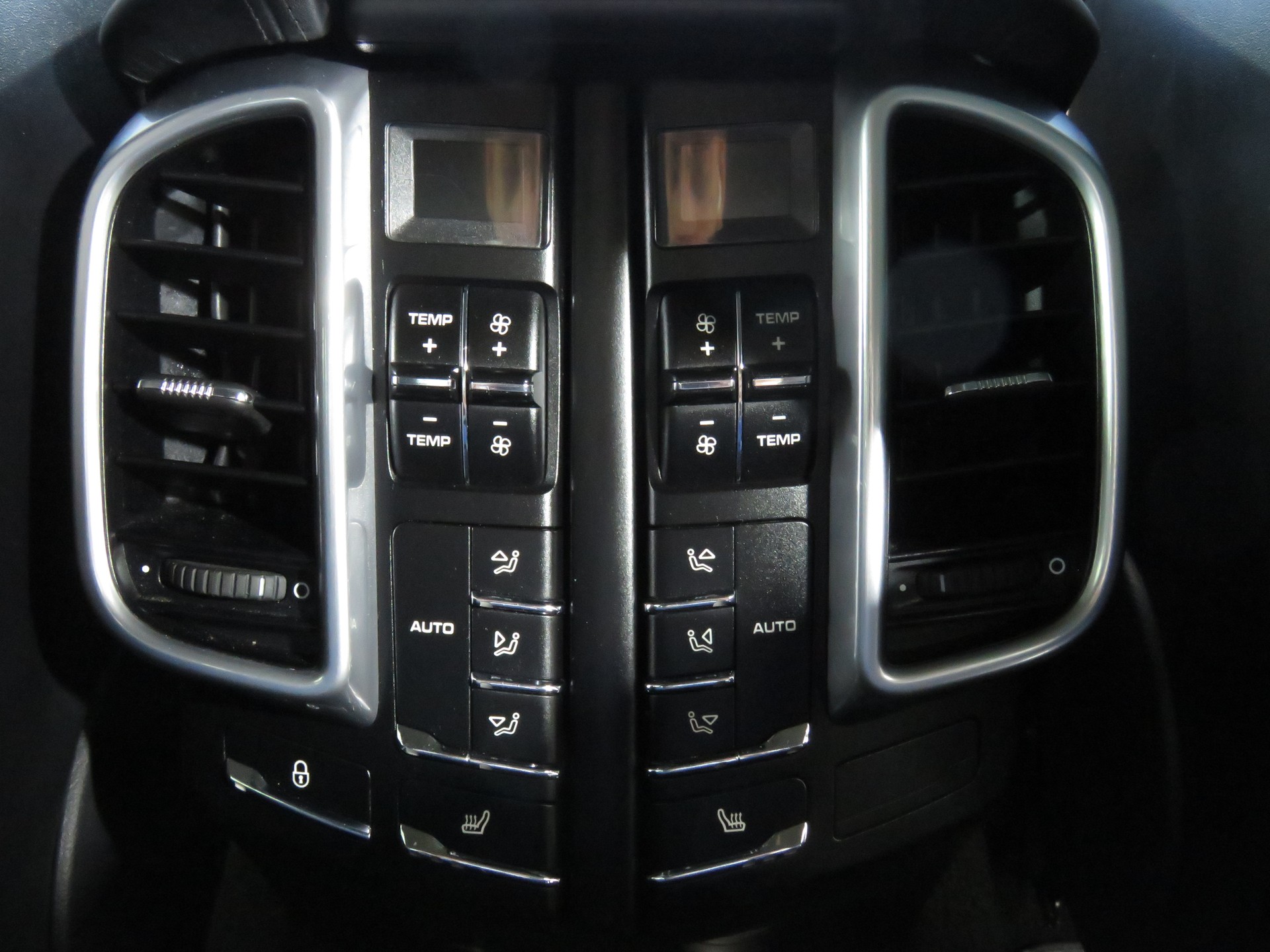 PORSCHE Cayenne Turbo Automat (AHK 3.5 t)-image-14