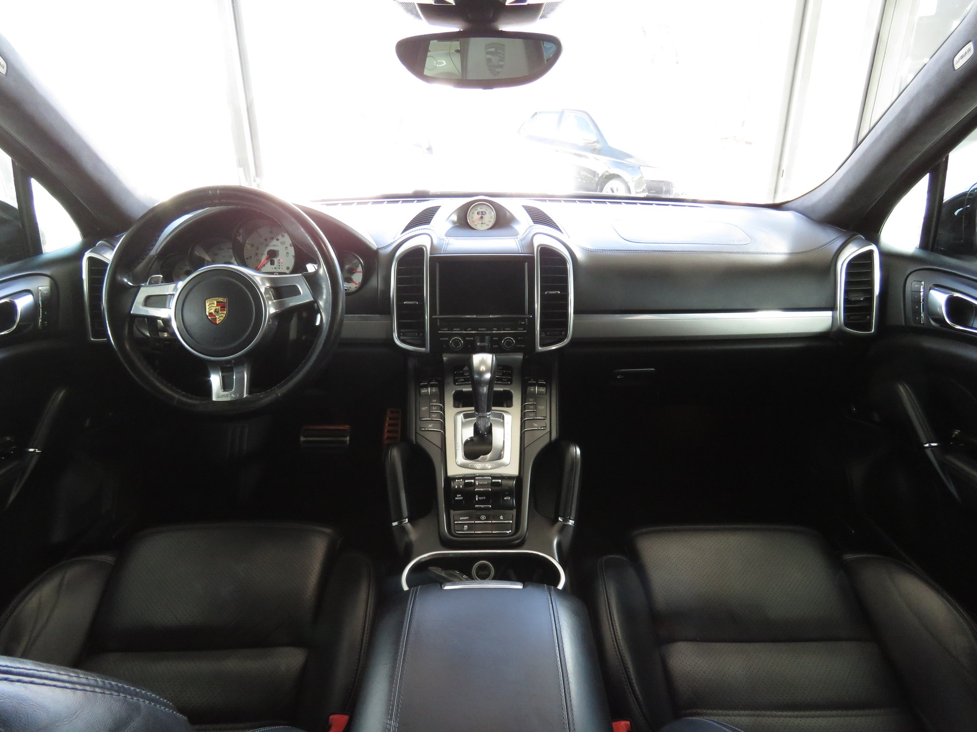 PORSCHE Cayenne Turbo Automat (AHK 3.5 t)-image-13
