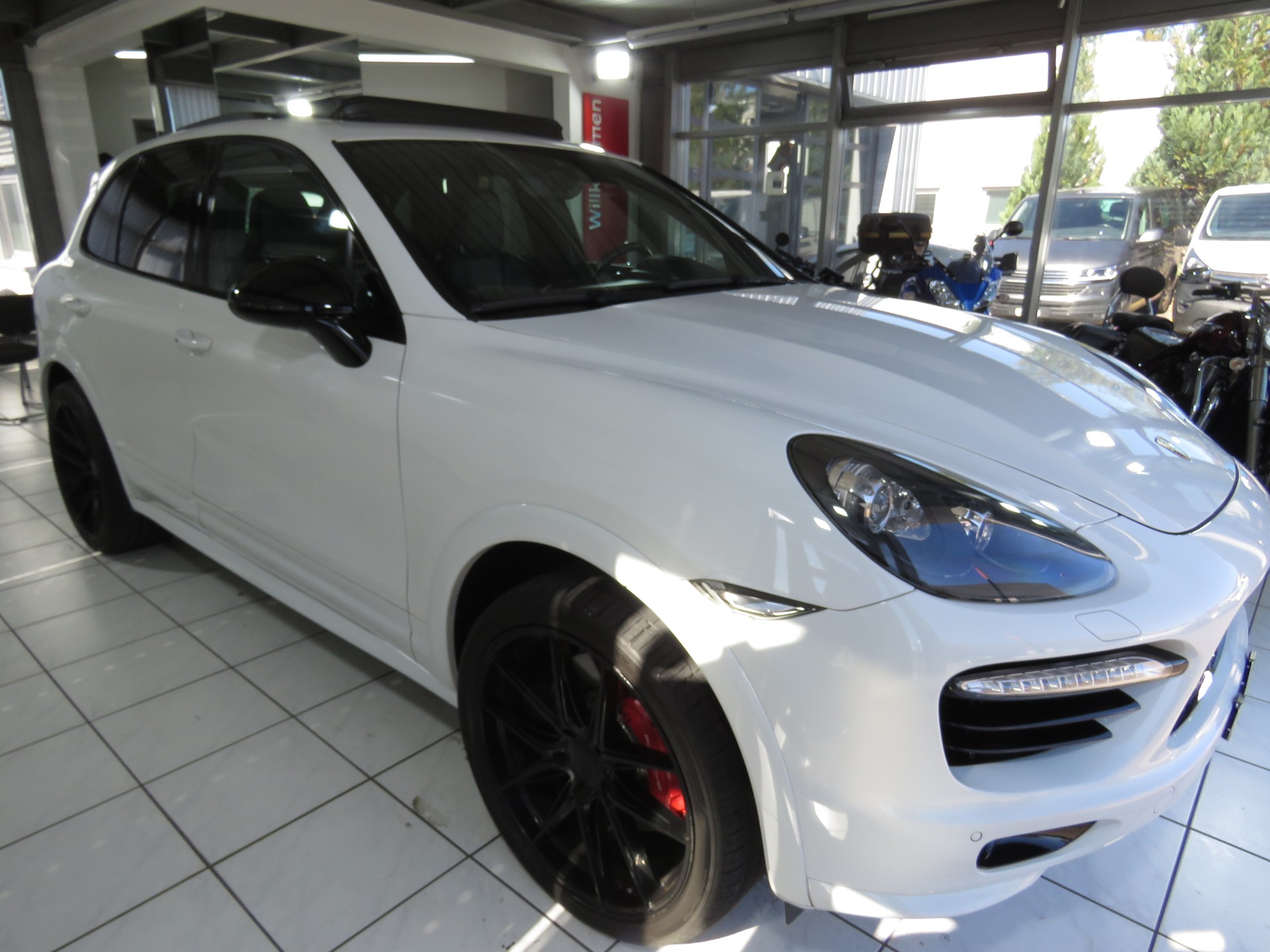 PORSCHE Cayenne Turbo Automat (AHK 3.5 t)-image-2