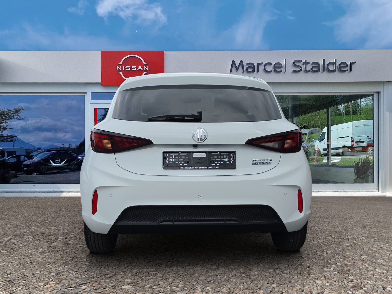 MG 3 1.5 Hybrid Luxury Aut.-image-2