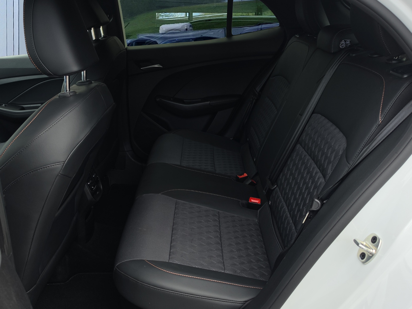 MG 3 1.5 Hybrid Luxury Aut.-image-12