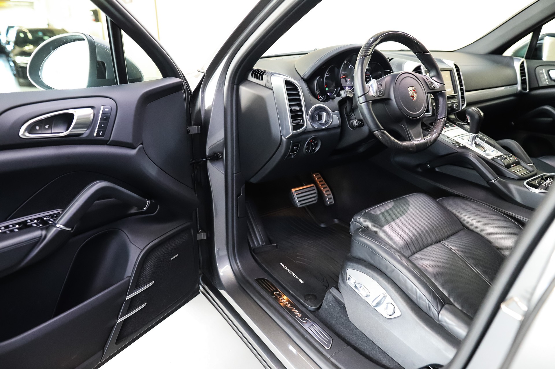 PORSCHE Cayenne S Diesel * Porsche Approved Garantie *-image-9