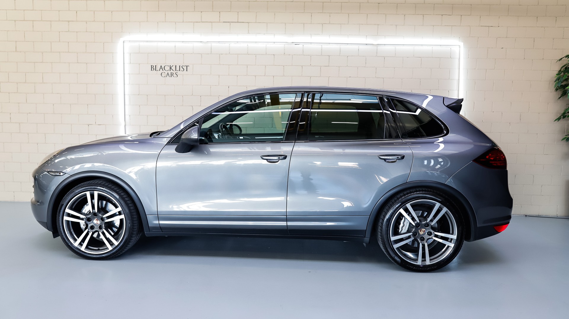 PORSCHE Cayenne S Diesel * Porsche Approved Garantie *-image-3