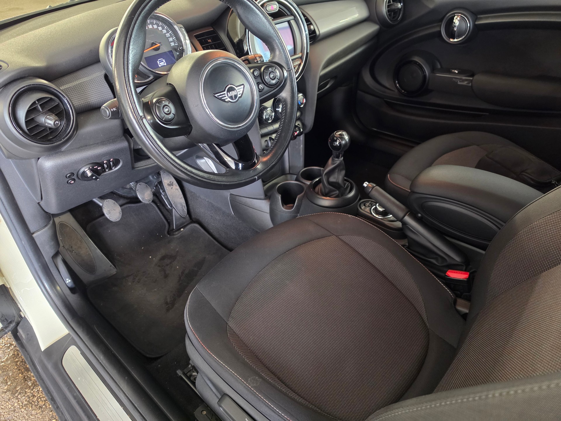 MINI Cooper-image-12